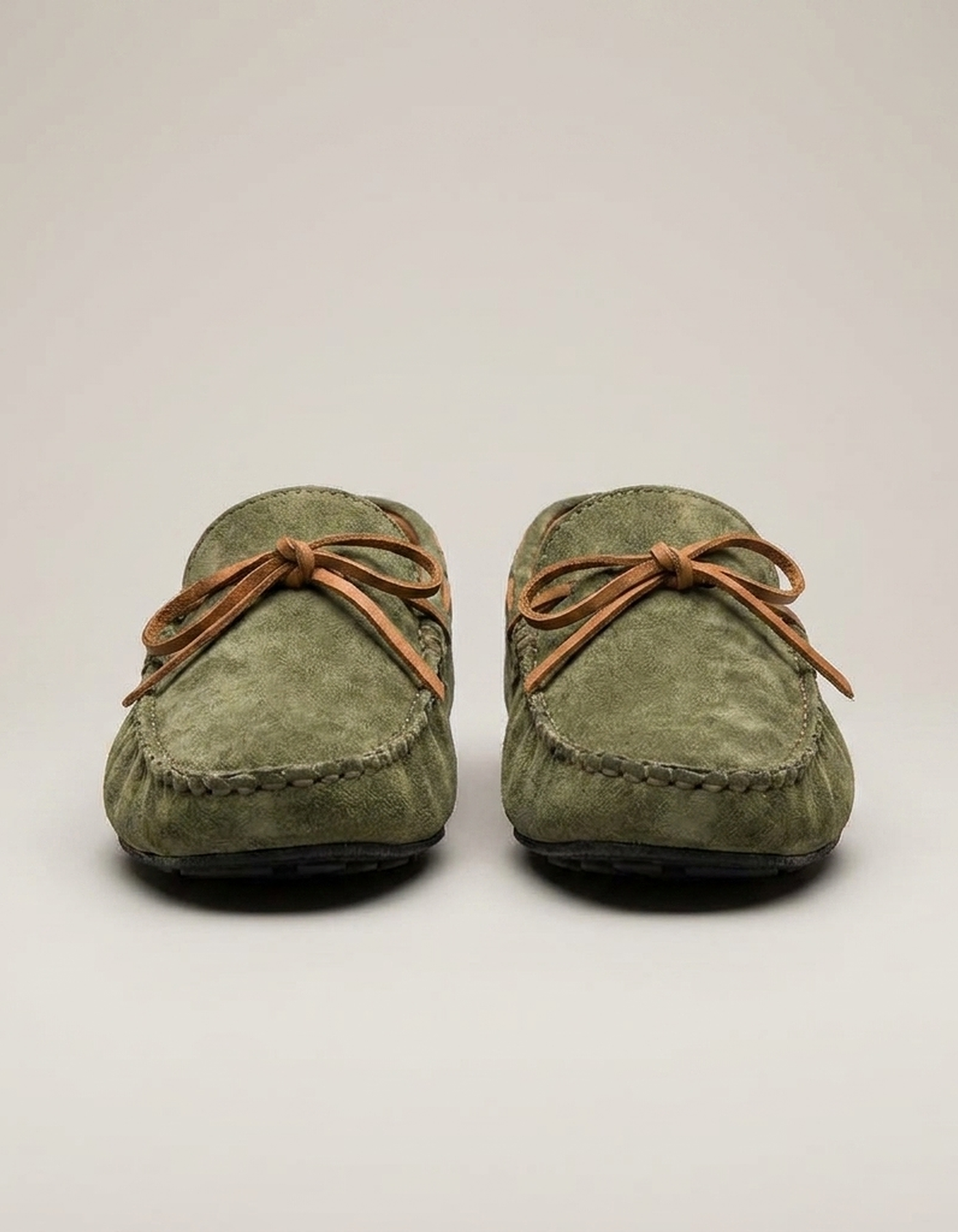 PLUXSTYLE::numise::mens-bow-lace-driving-loafers::pack-army-green