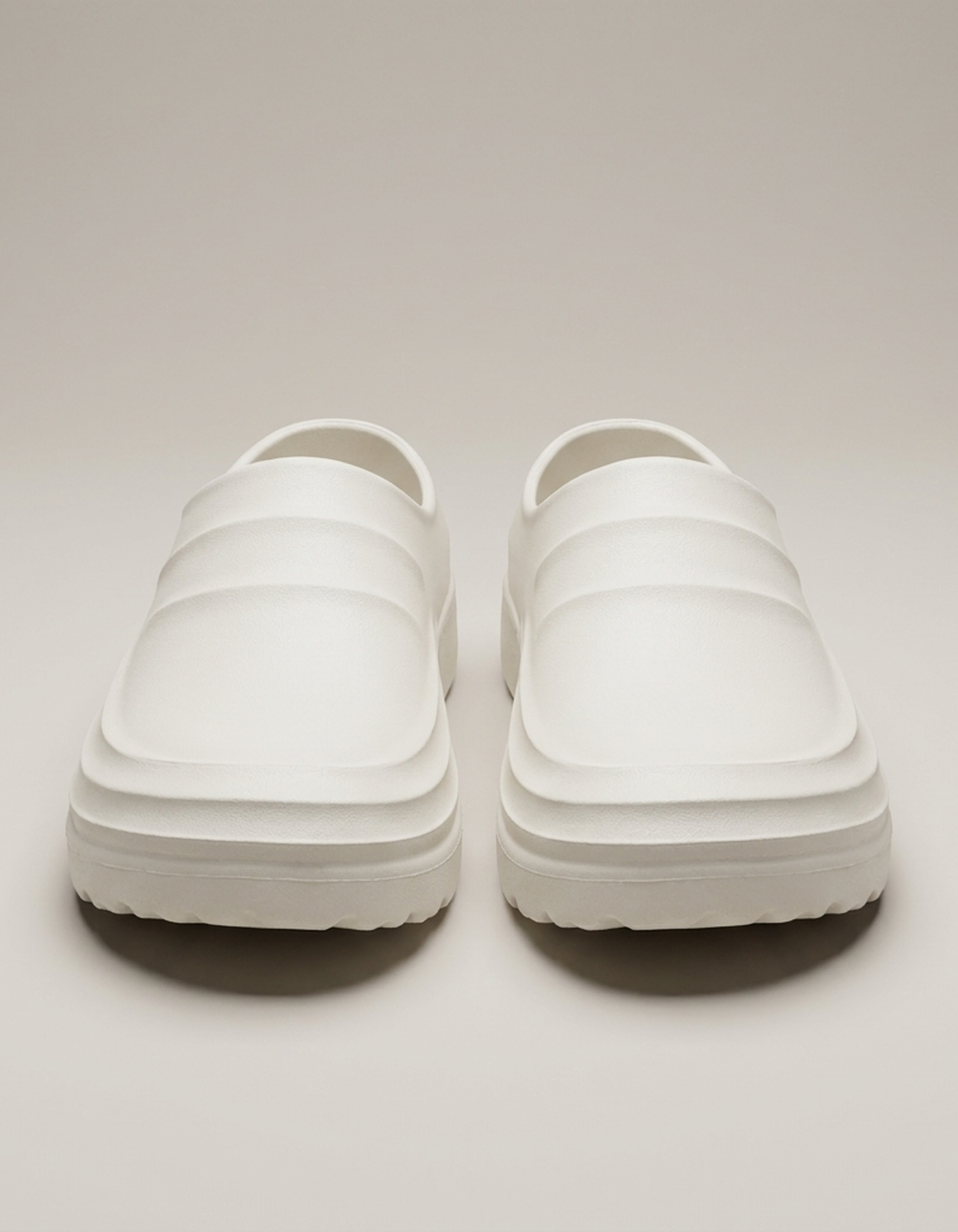 PLUXSTYLE::numise::slip-resistant-comfort-clogs::pack-white