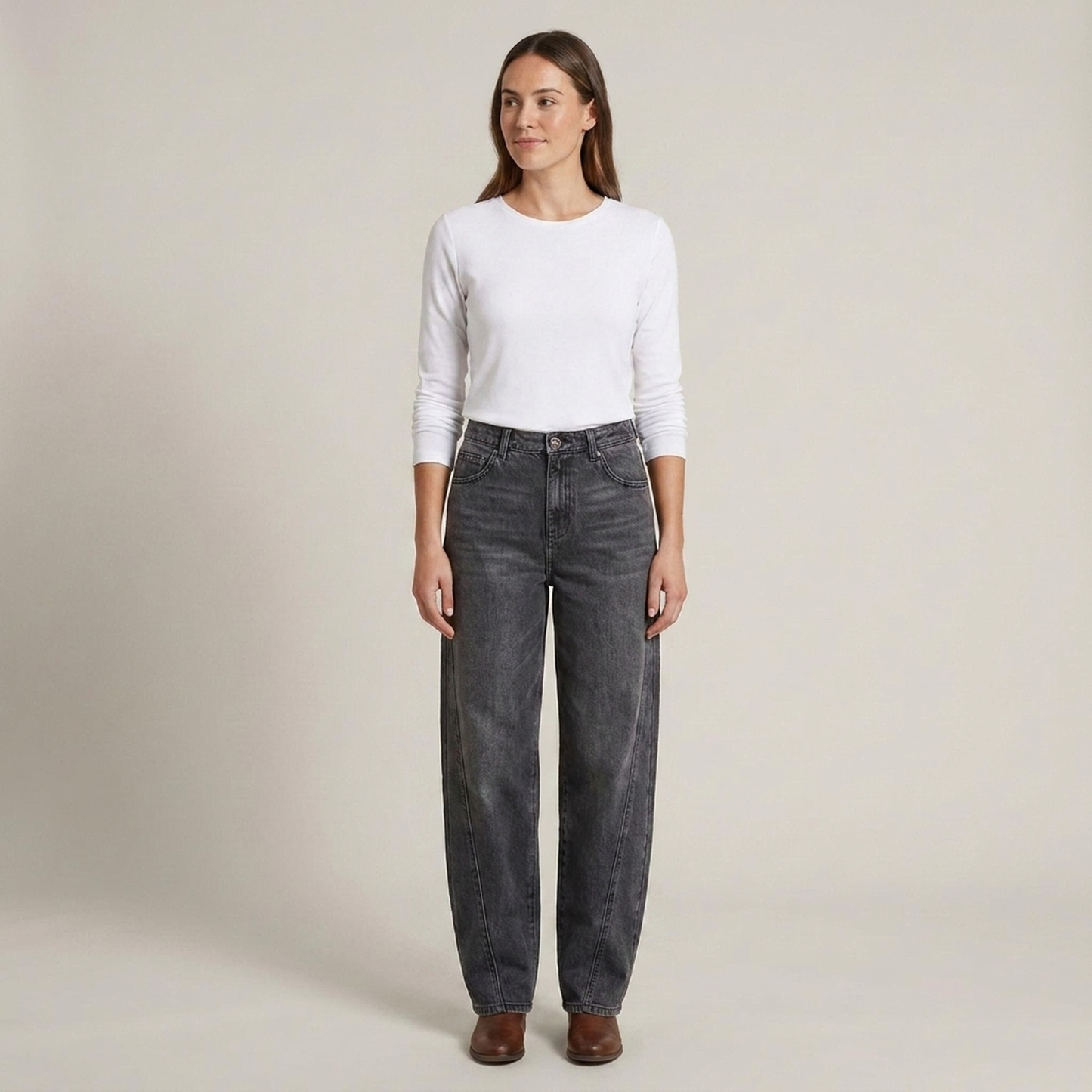 PLUXSTYLE::numise::astrid-slanted-seam-barrel-jeans::front