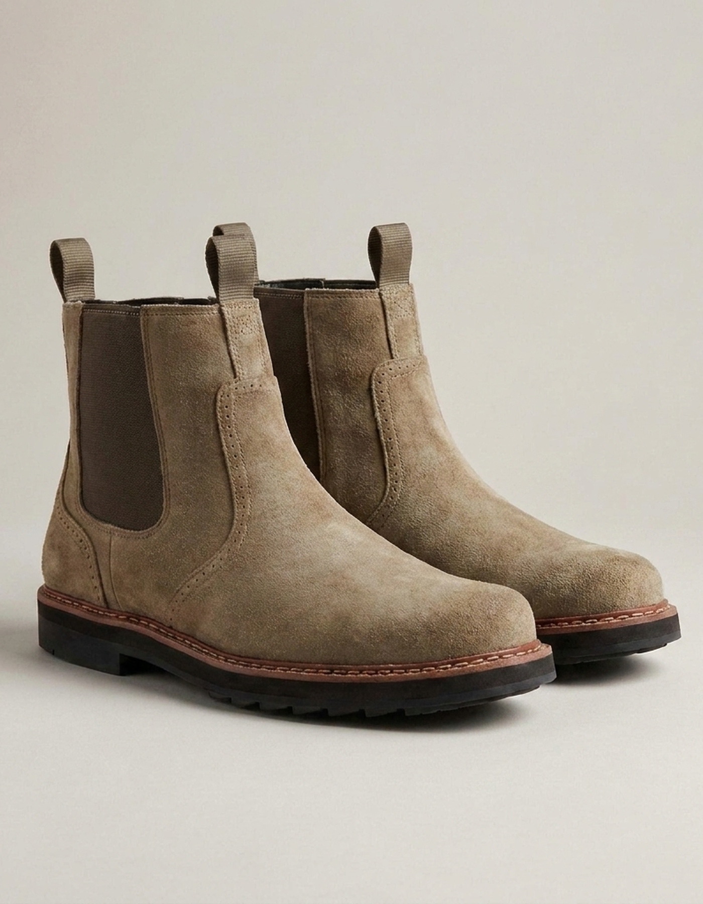 PLUXSTYLE::numise::mens-easy-on-chelsea-boots::closeup-detail