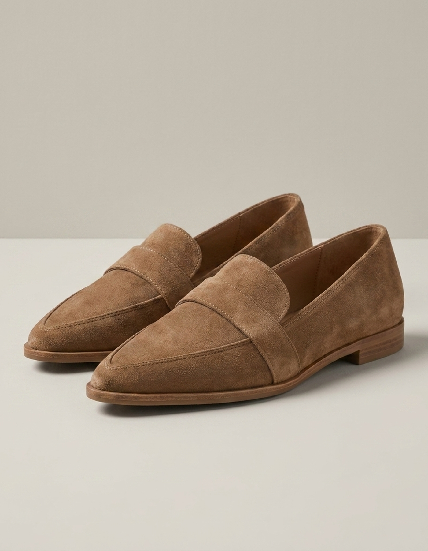 PLUXSTYLE::numise::helen-supportive-loafers::closeup-detail