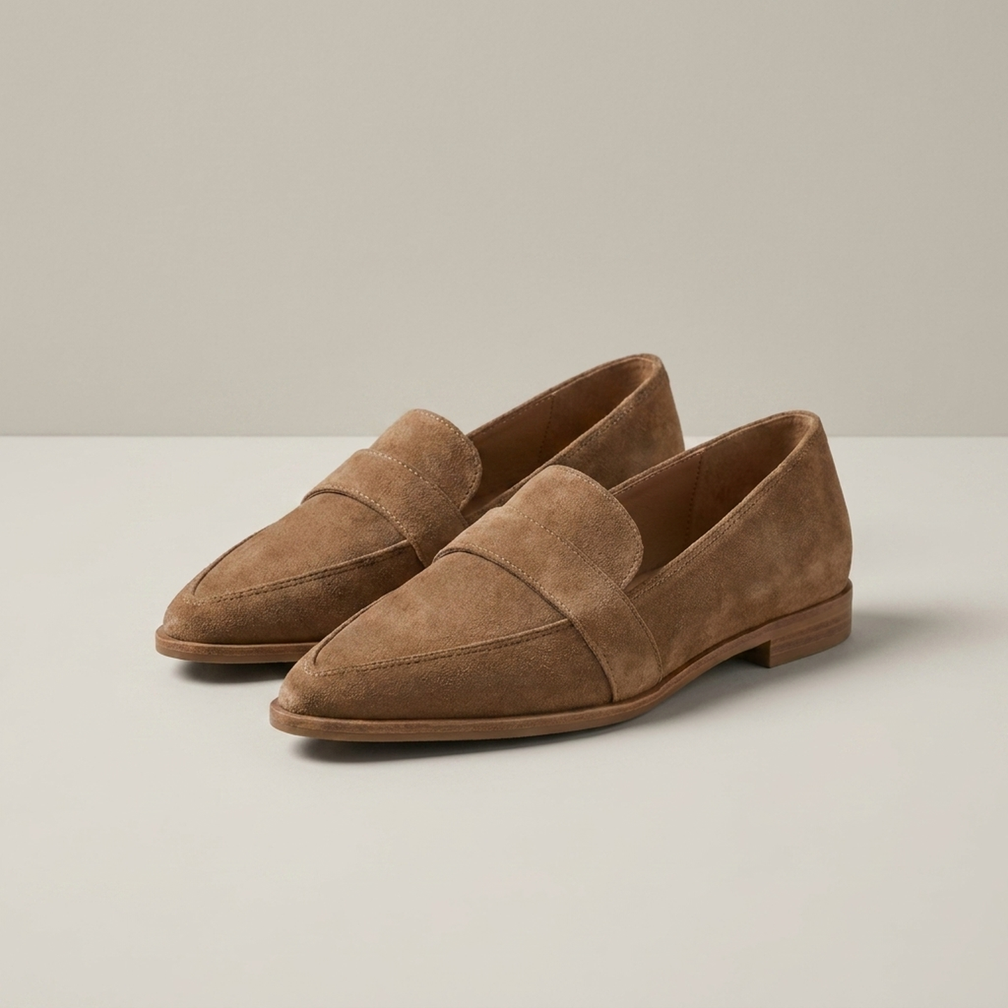 PLUXSTYLE::numise::helen-supportive-loafers::closeup-detail
