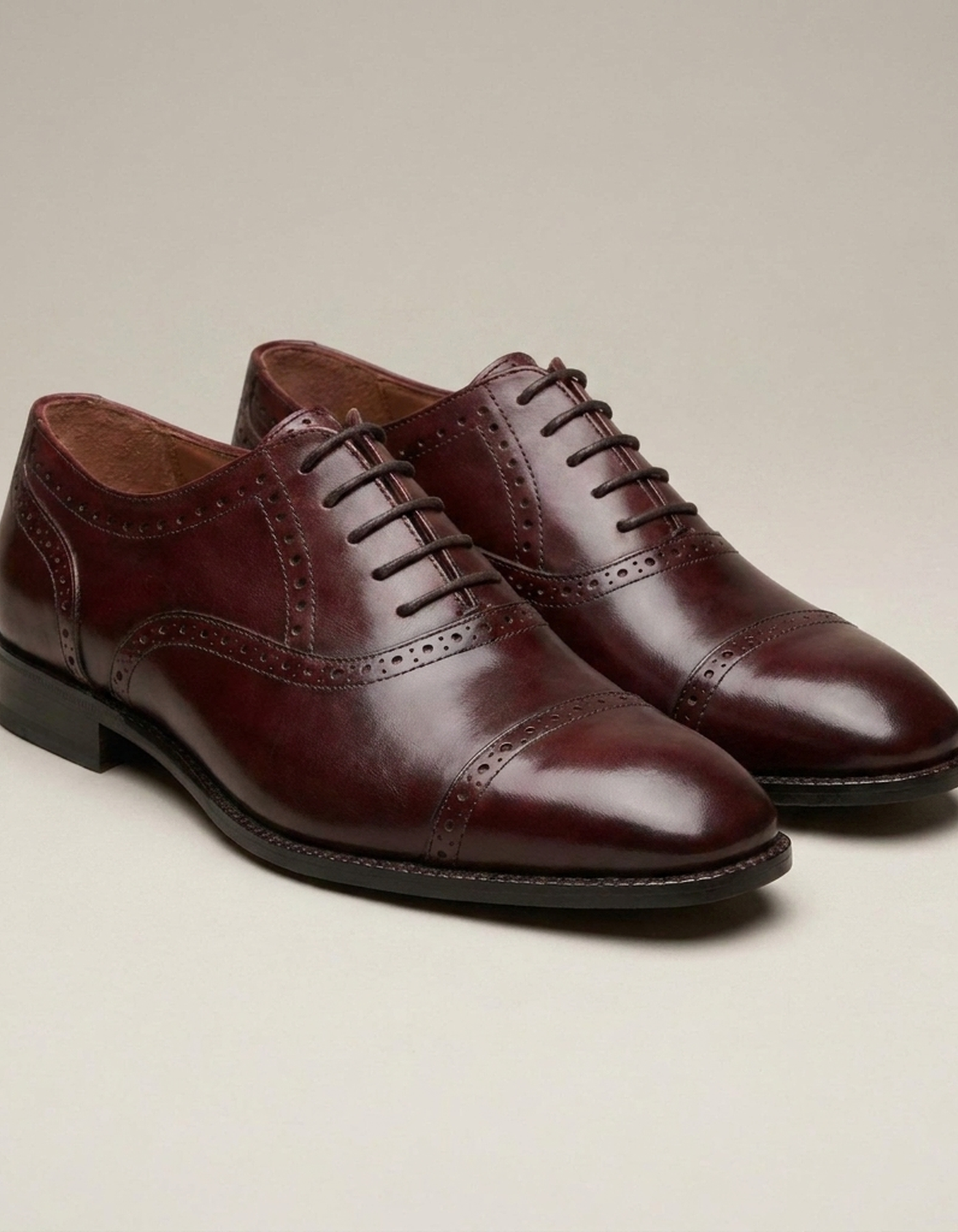 PLUXSTYLE::numise::mens-oxblood-oxford-dress-shoes::closeup-detail