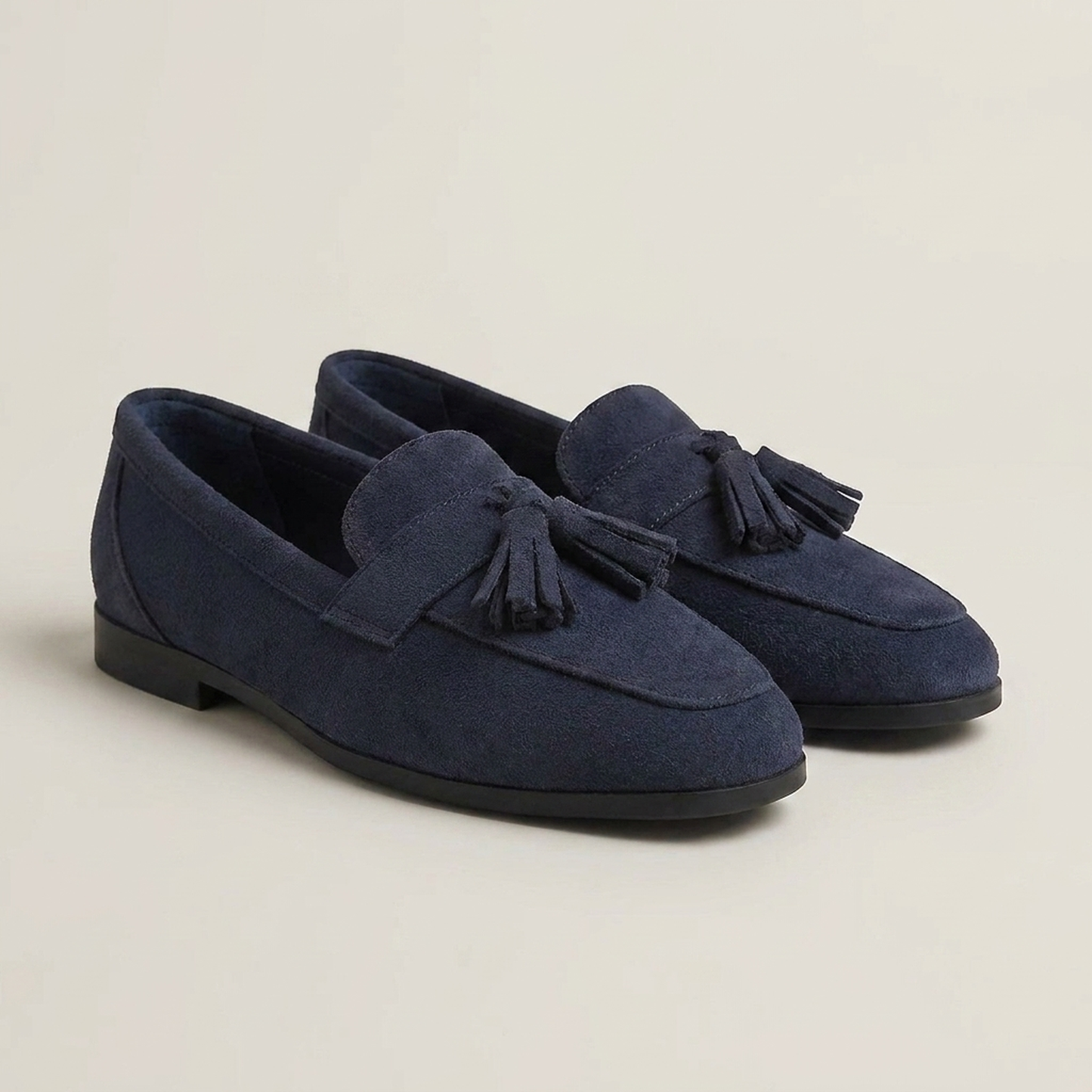 PLUXSTYLE::numise::square-toe-fringe-loafers::closeup-detail