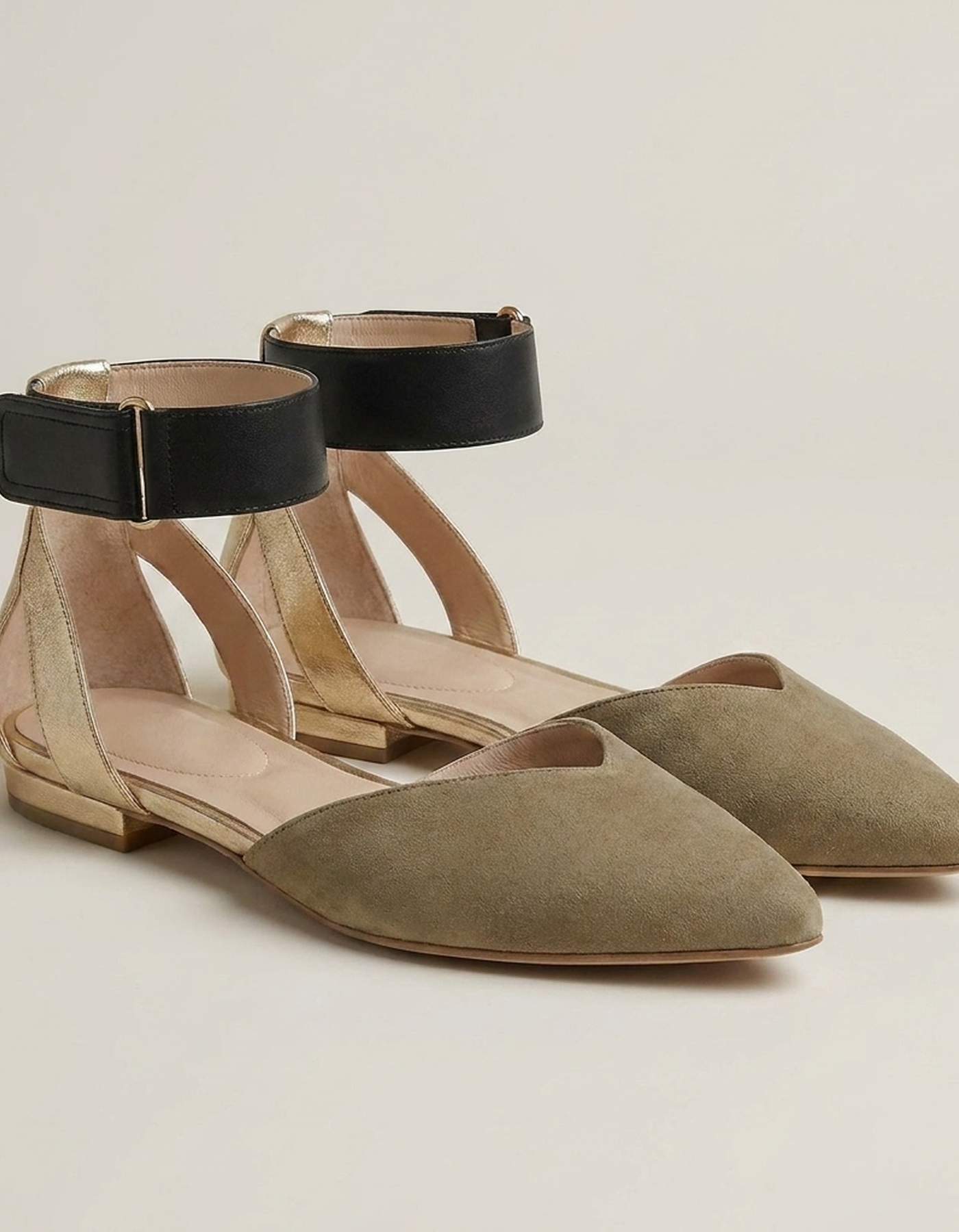 PLUXSTYLE::numise::two-tone-pointed-toe-table::closeup-detail