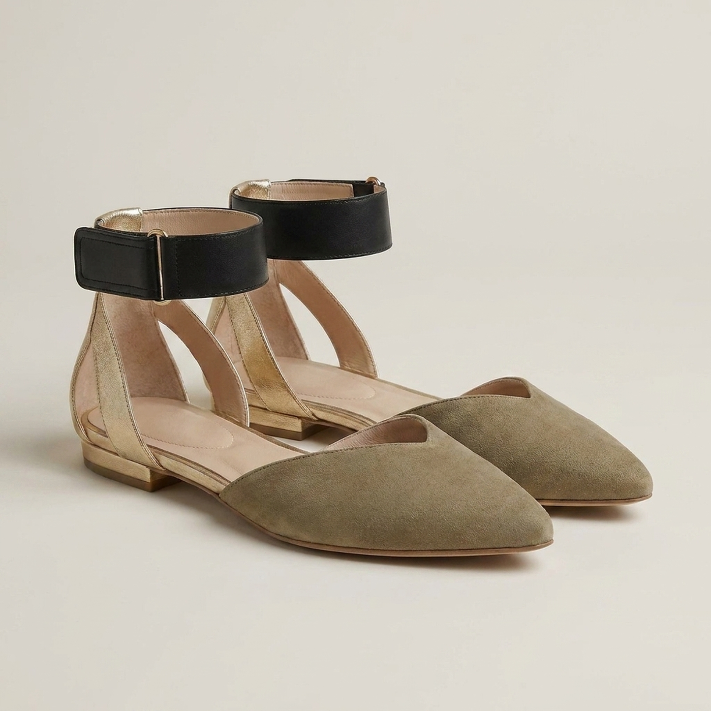 PLUXSTYLE::numise::two-tone-pointed-toe-table::closeup-detail