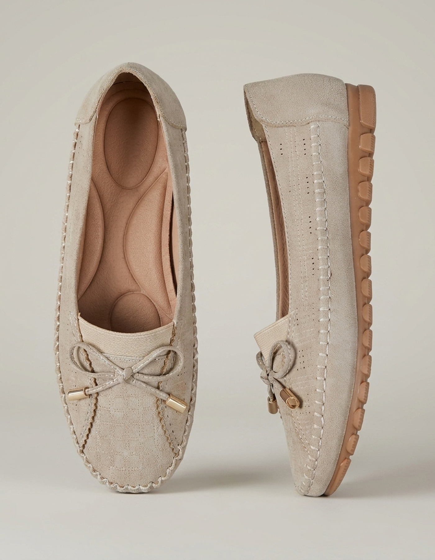 PLUXSTYLE::numise::agnes-perforated-comfort-loafers::pack-off-white