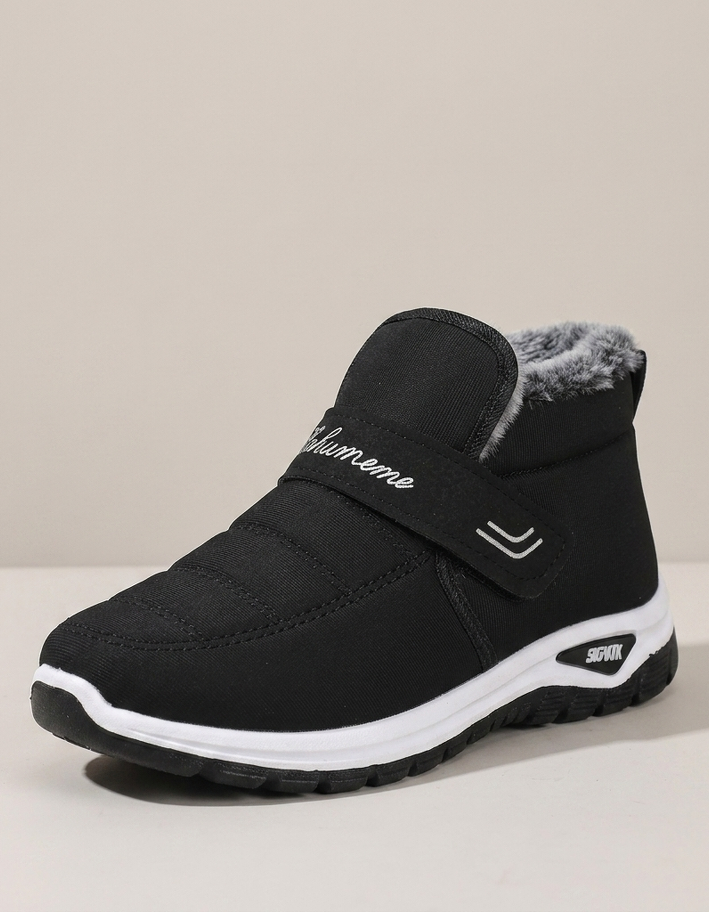 PLUXSTYLE::numise::womens-slip-on-snow-boots::closeup-hero