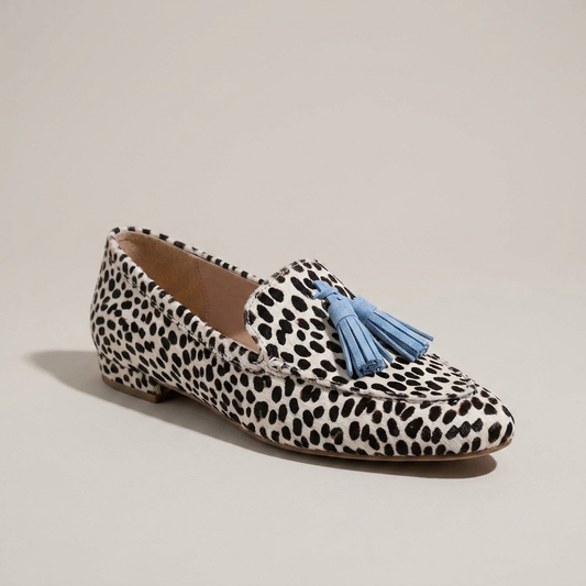 PLUXSTYLE::numise::abigail-pointed-toe-loafers::closeup-hero