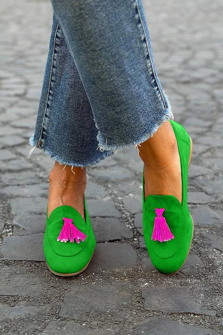 PLUXSTYLE::numise::green-tassel-loafers::lifestyle-keep-1