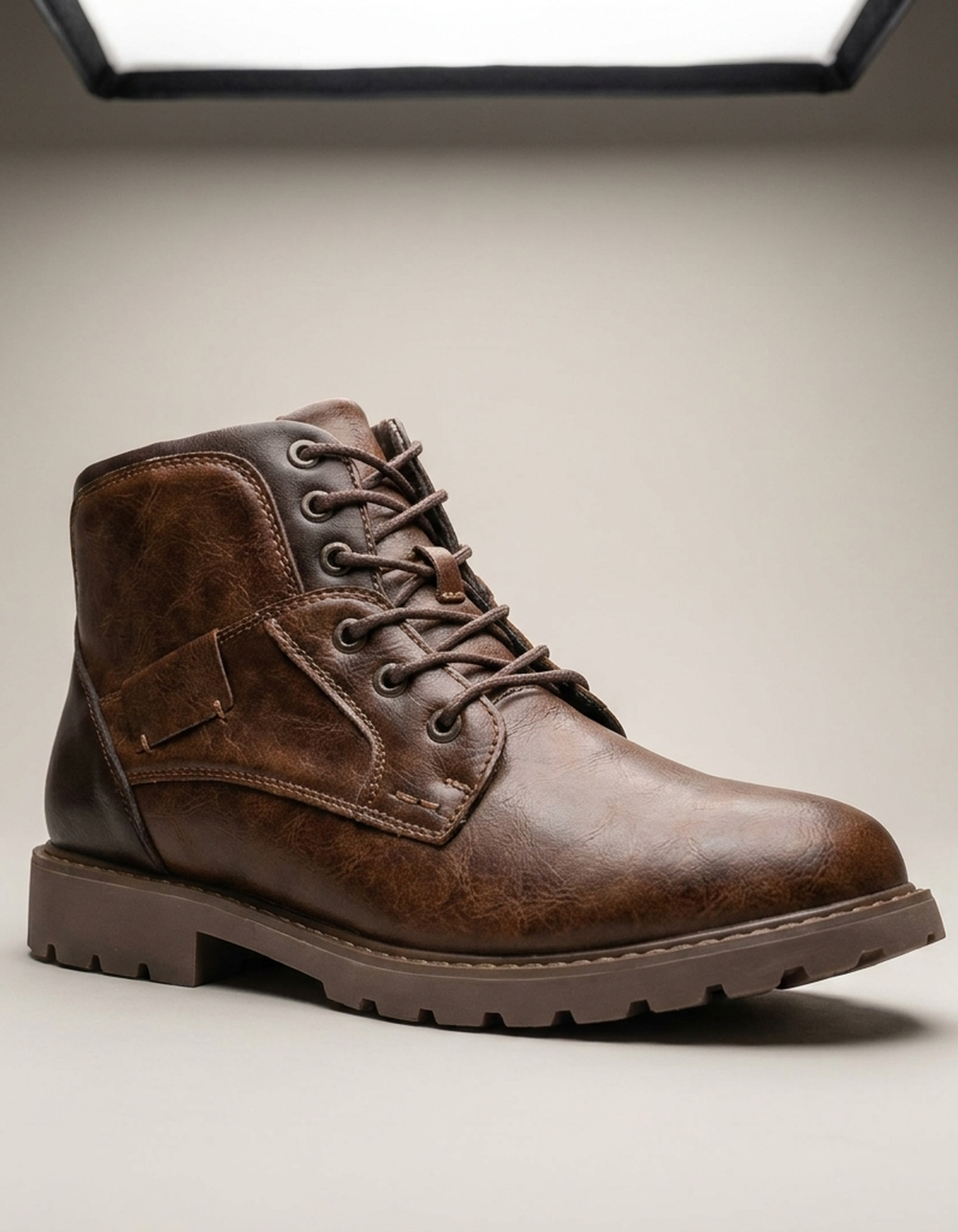 PLUXSTYLE::numise::mens-vintage-everyday-boots-1::closeup-hero