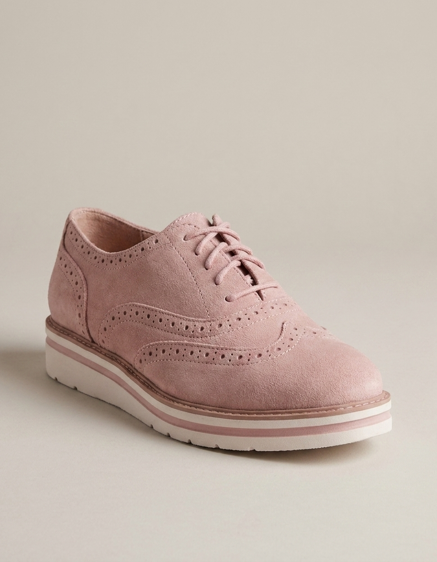 PLUXSTYLE::numise::wingtip-platform-oxford-shoes::closeup-hero