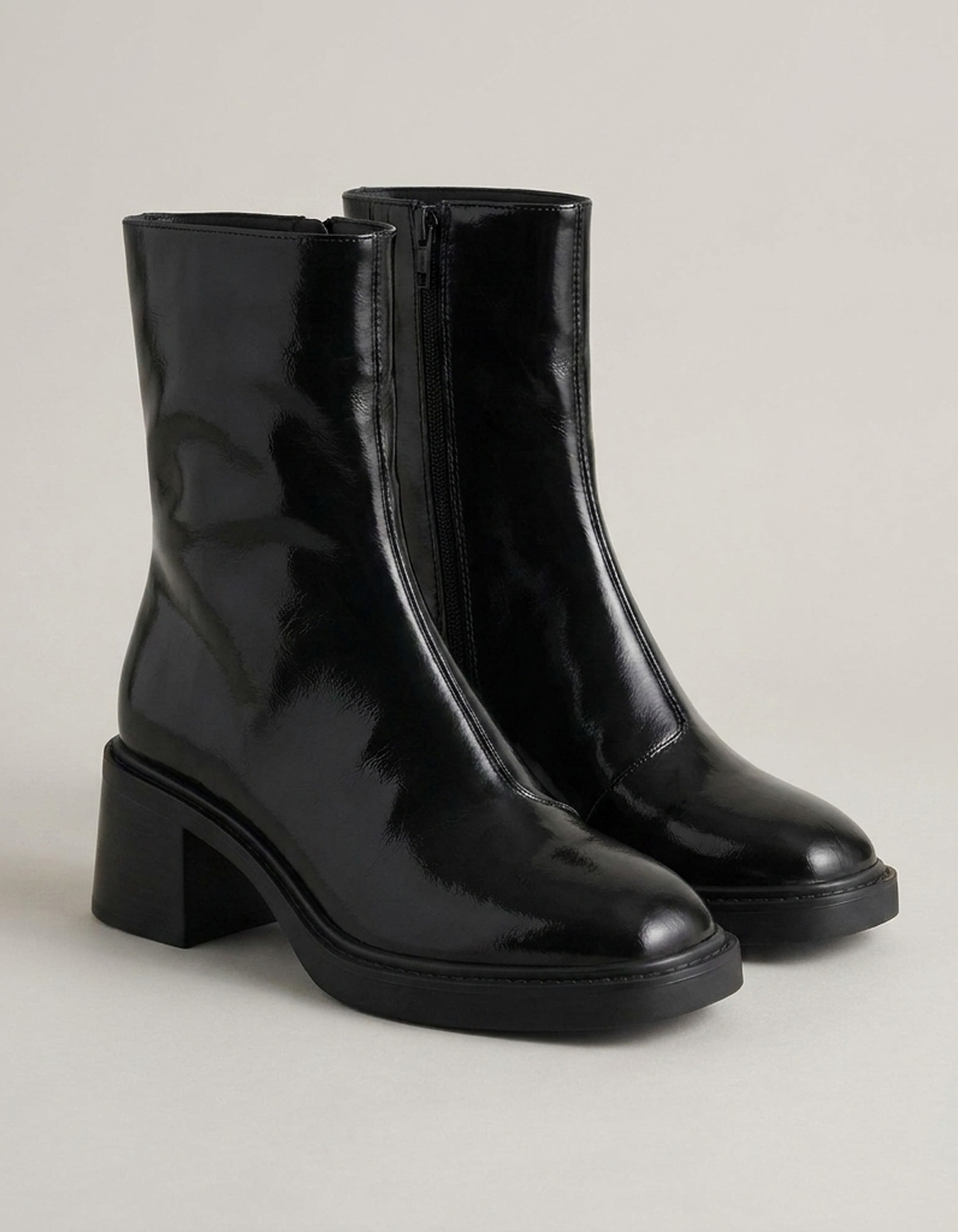 PLUXSTYLE::numise::modern-square-toe-ankle-boots::closeup-detail