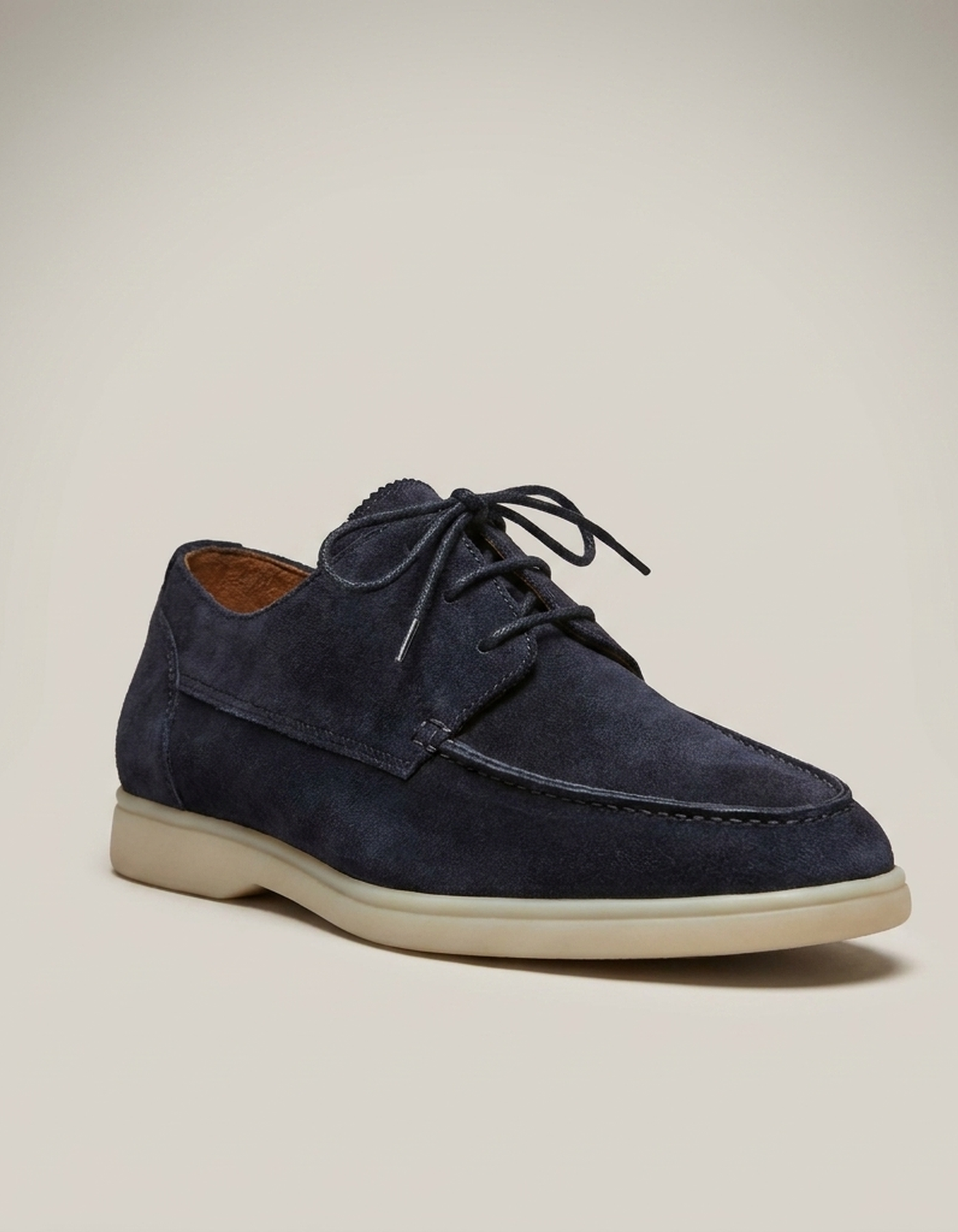 PLUXSTYLE::numise::mens-flexible-sole-walking-footwear::closeup-hero