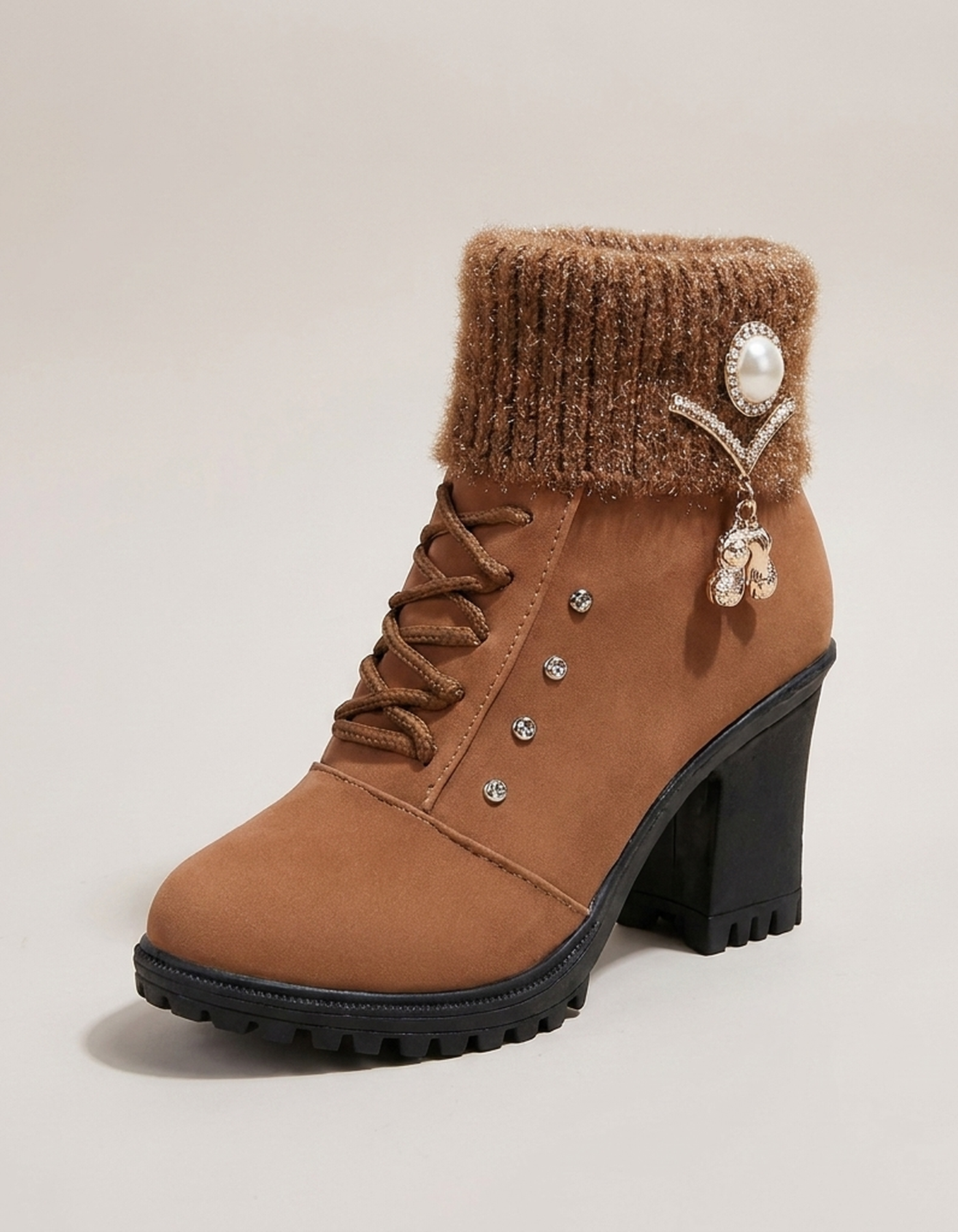 PLUXSTYLE::numise::everyday-chunky-heel-boots::closeup-hero