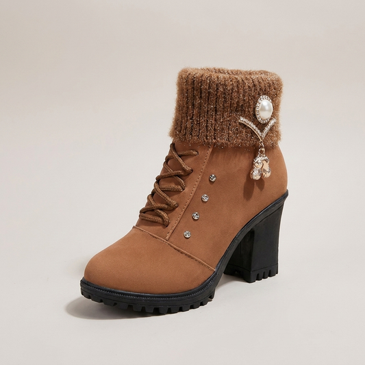 PLUXSTYLE::numise::everyday-chunky-heel-boots::closeup-hero