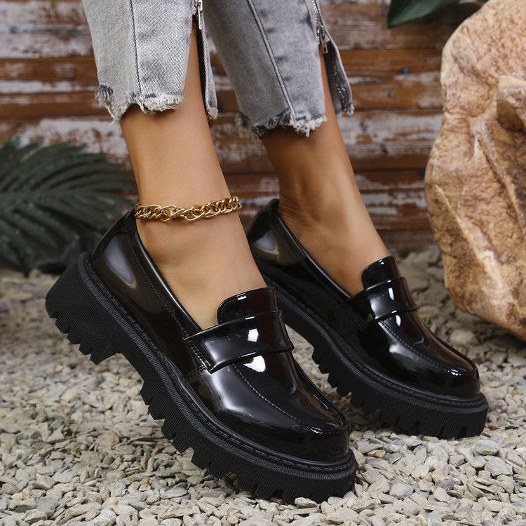 PLUXSTYLE::numise::womens-cushioned-platform-loafers::lifestyle-keep-1