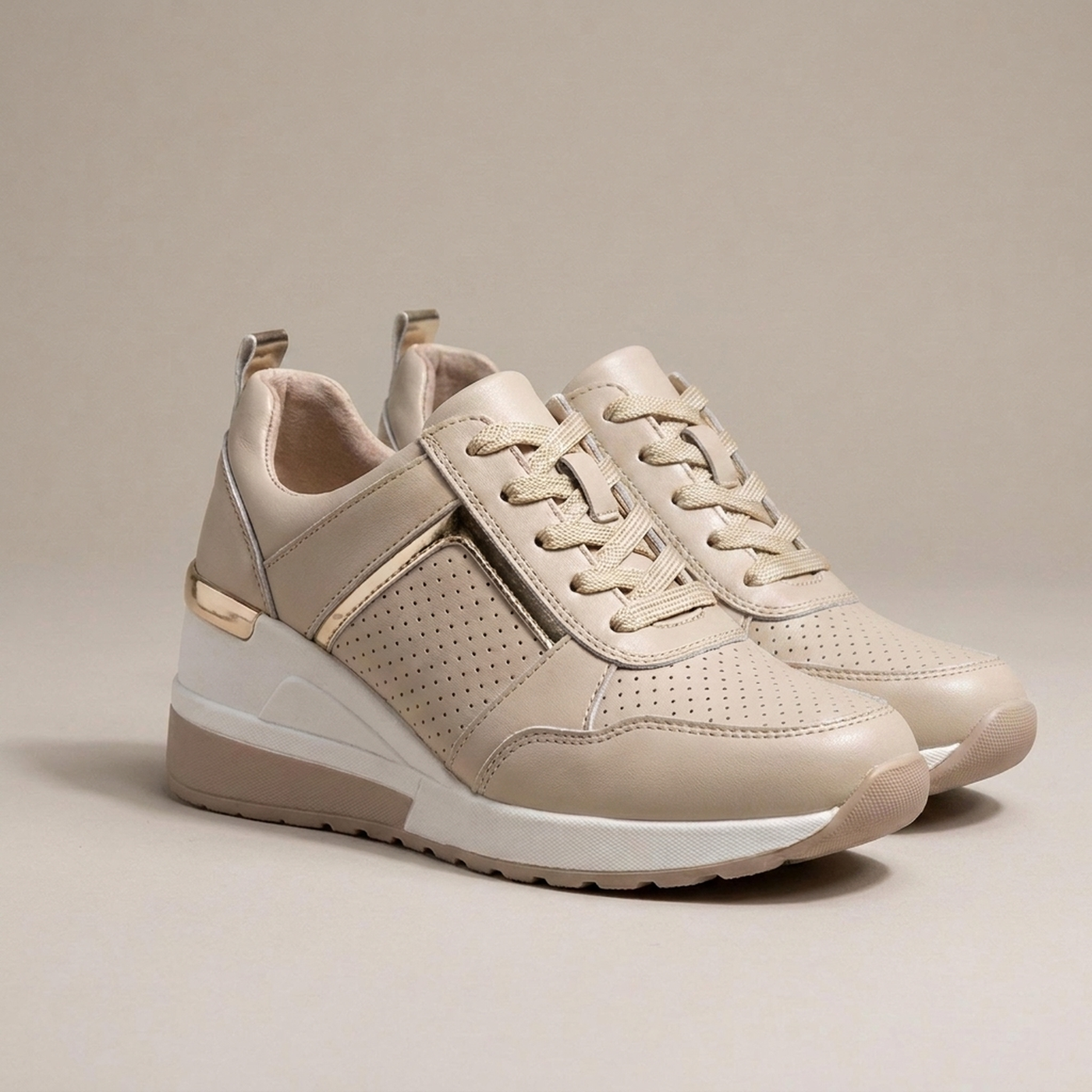 PLUXSTYLE::numise::manuela-structured-platform-sneakers::closeup-detail