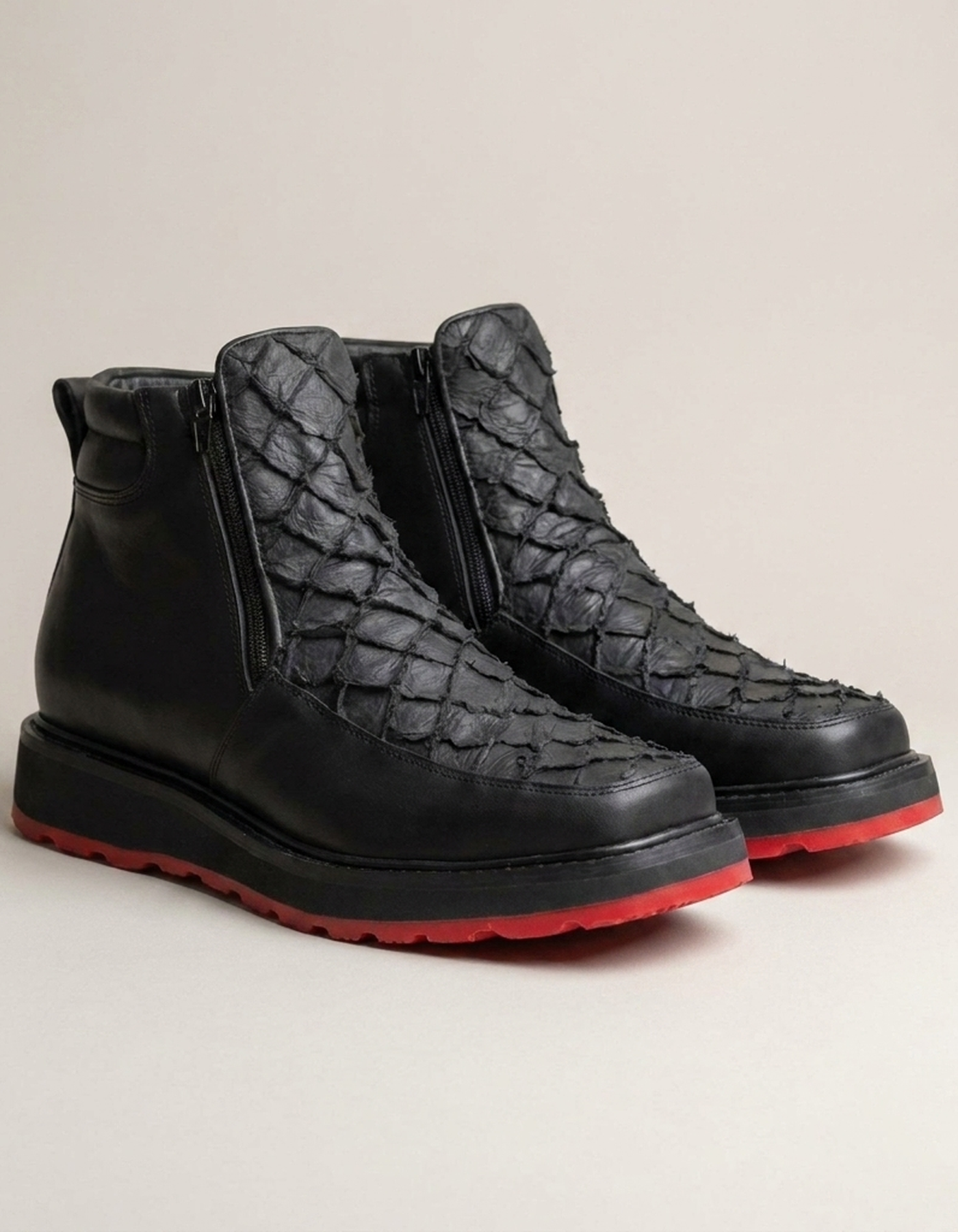 PLUXSTYLE::numise::mens-wide-fit-casual-boots-1::closeup-detail