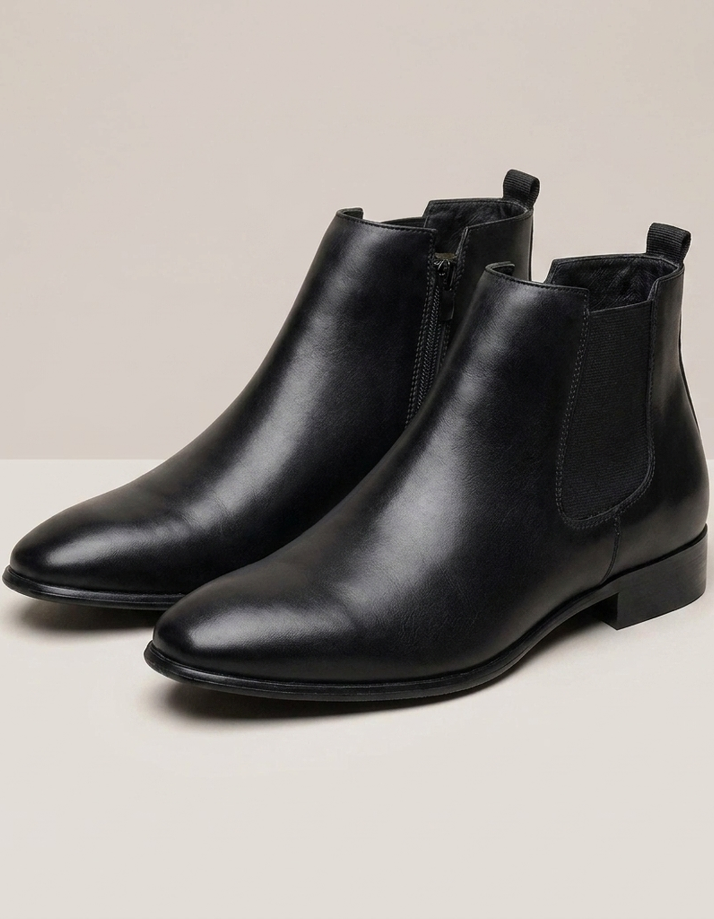 PLUXSTYLE::numise::mens-pointed-toe-chelsea-boots::closeup-detail