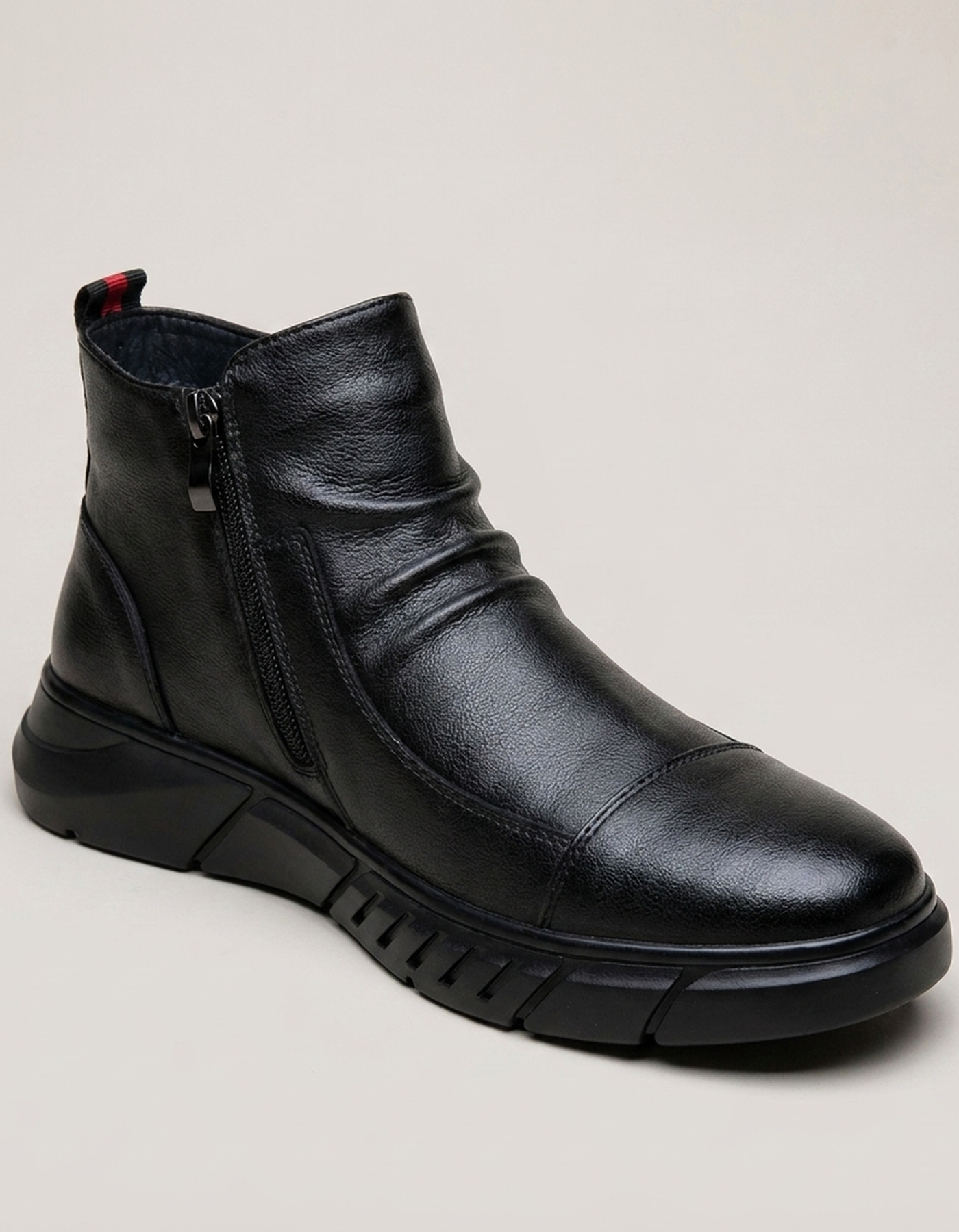 PLUXSTYLE::numise::side-zip-martin-boots::closeup-hero