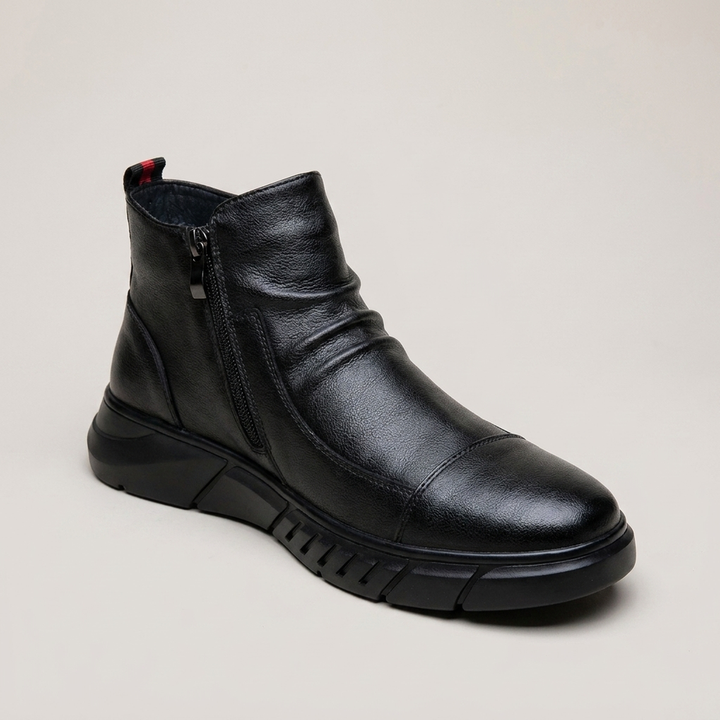 PLUXSTYLE::numise::side-zip-martin-boots::closeup-hero