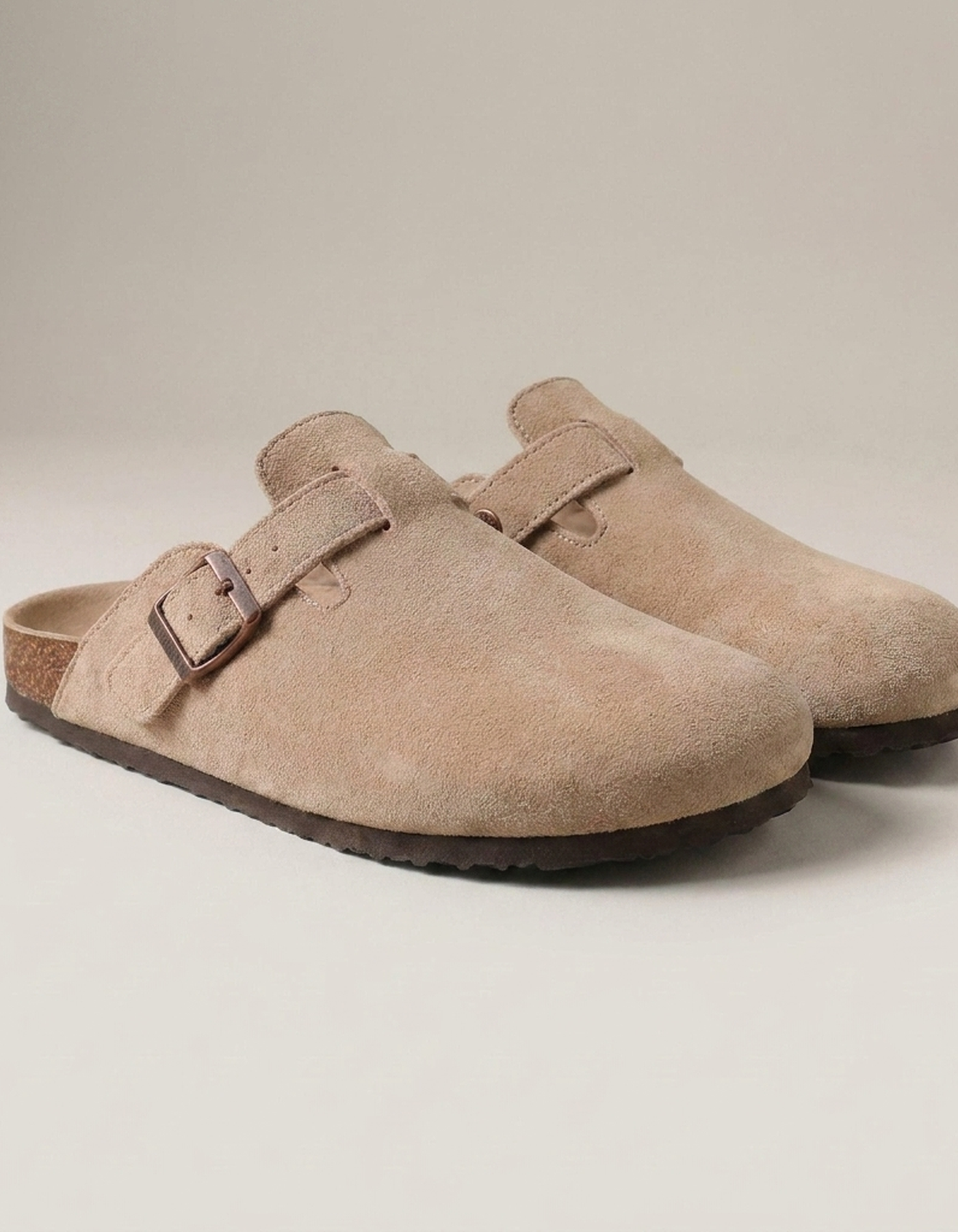 PLUXSTYLE::numise::womens-adjustable-support-clogs::closeup-detail