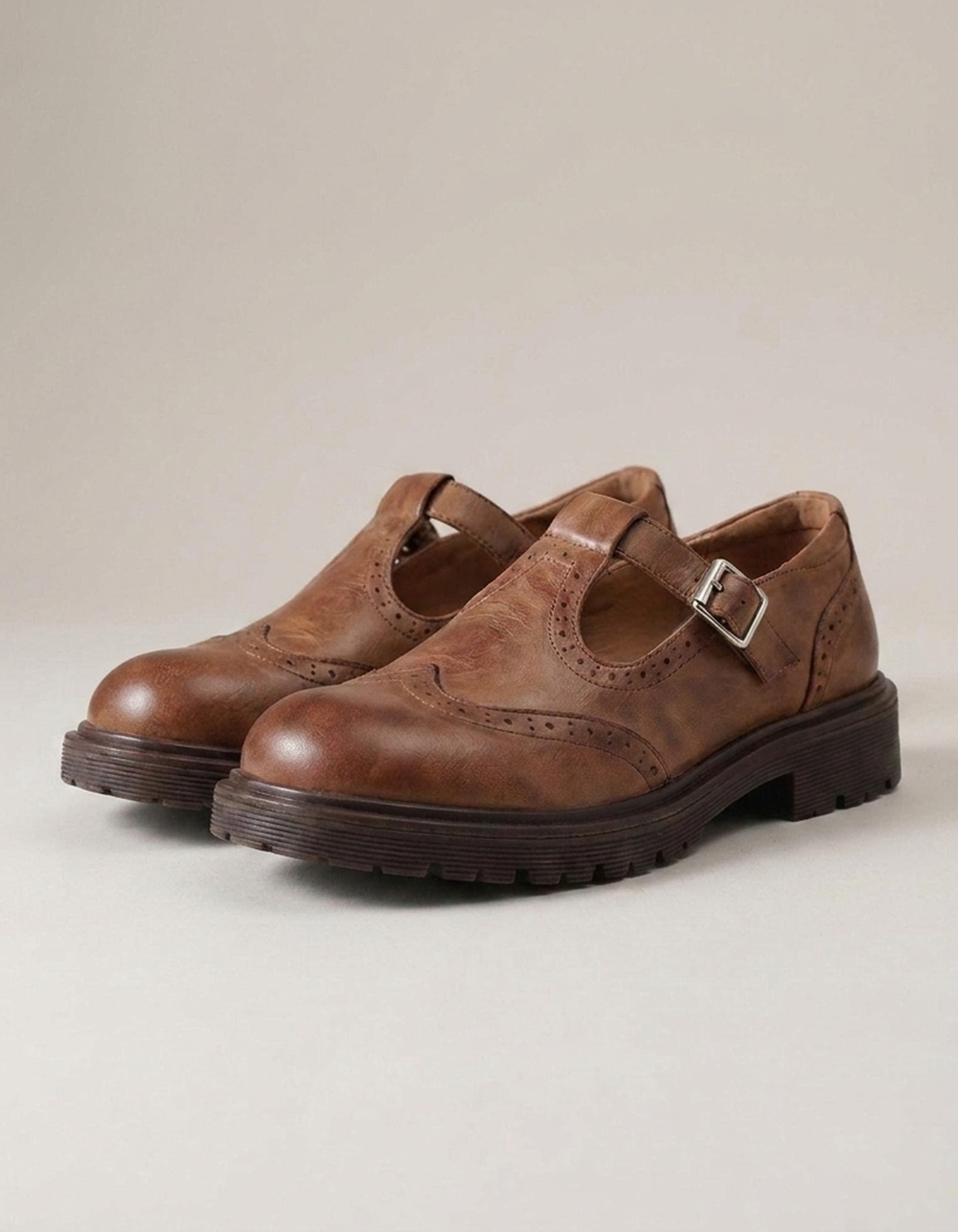 PLUXSTYLE::numise::supportive-mary-jane-shoes::closeup-detail