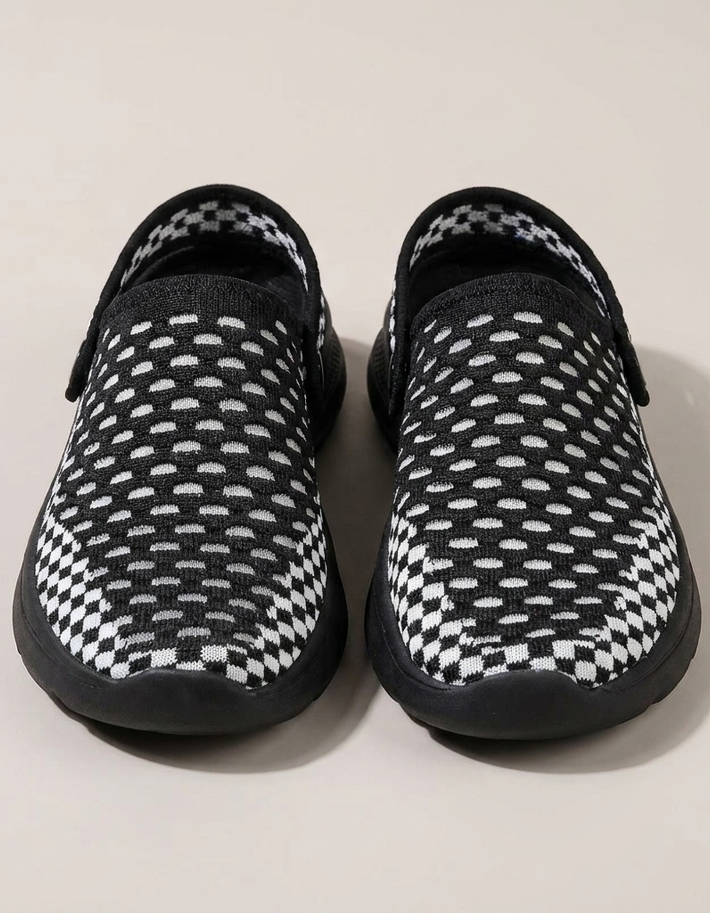 PLUXSTYLE::numise::breathable-unisex-comfort-clogs::pack-black