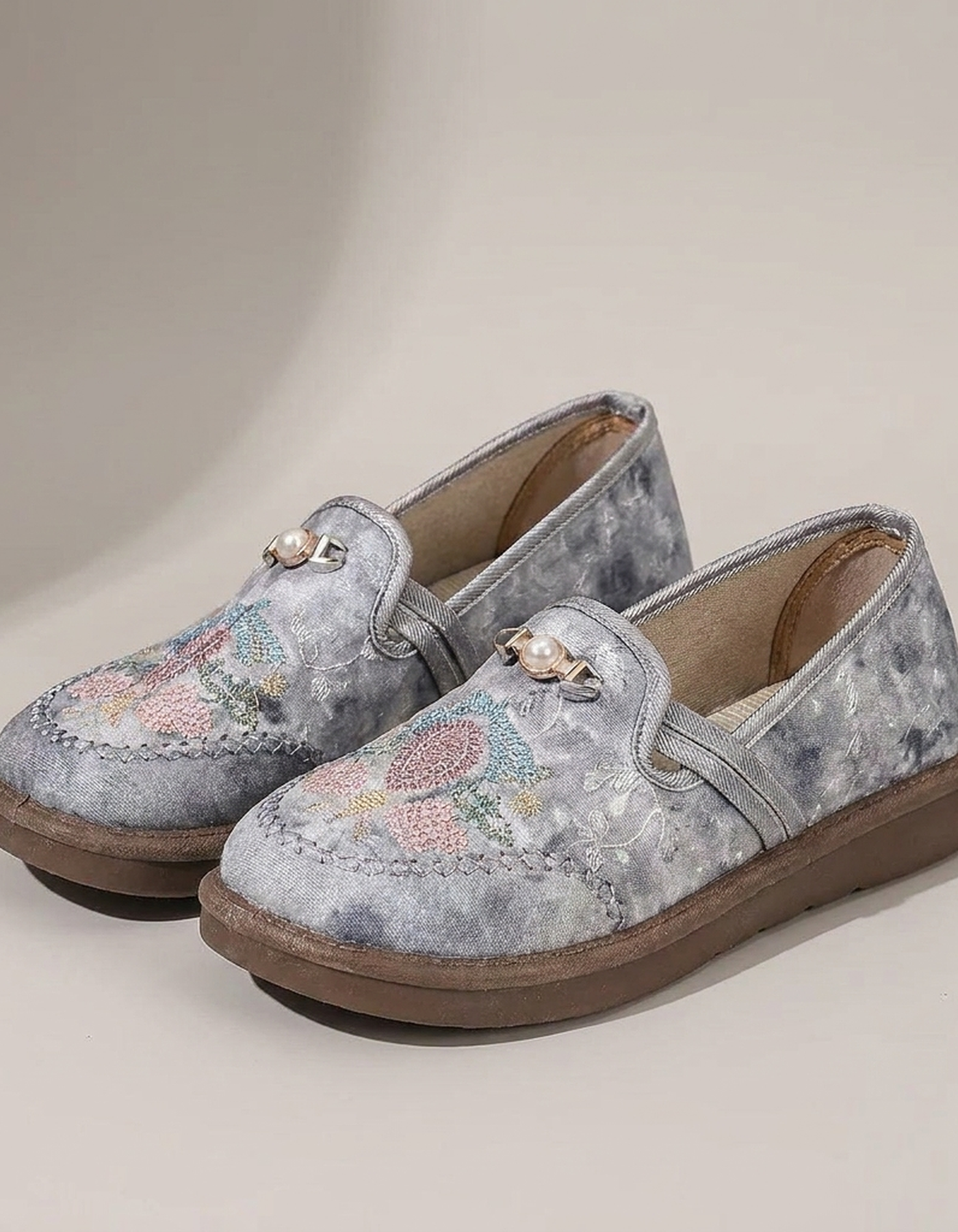PLUXSTYLE::numise::amelia-floral-embroidered-loafers::pack-grey