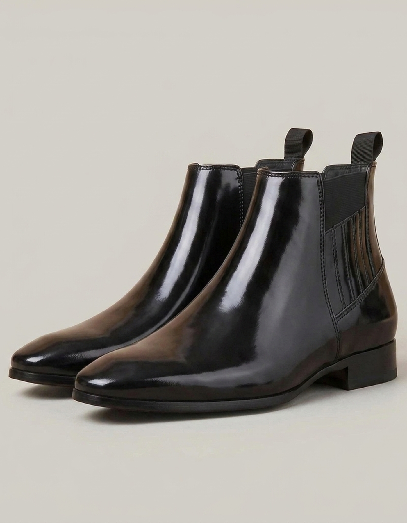 PLUXSTYLE::numise::mens-pointed-toe-chelsea-boots-3::closeup-detail