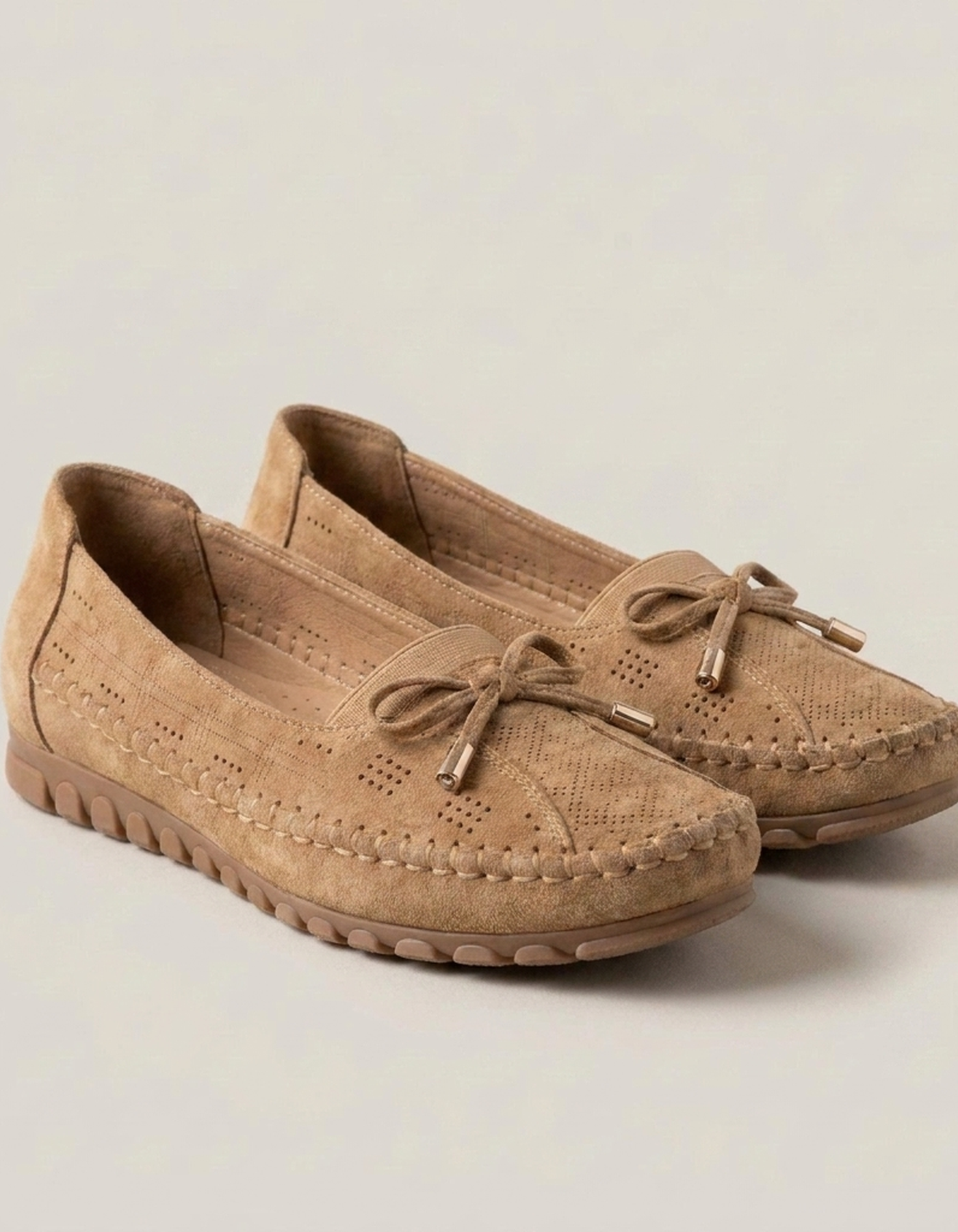 PLUXSTYLE::numise::agnes-perforated-comfort-loafers::closeup-detail