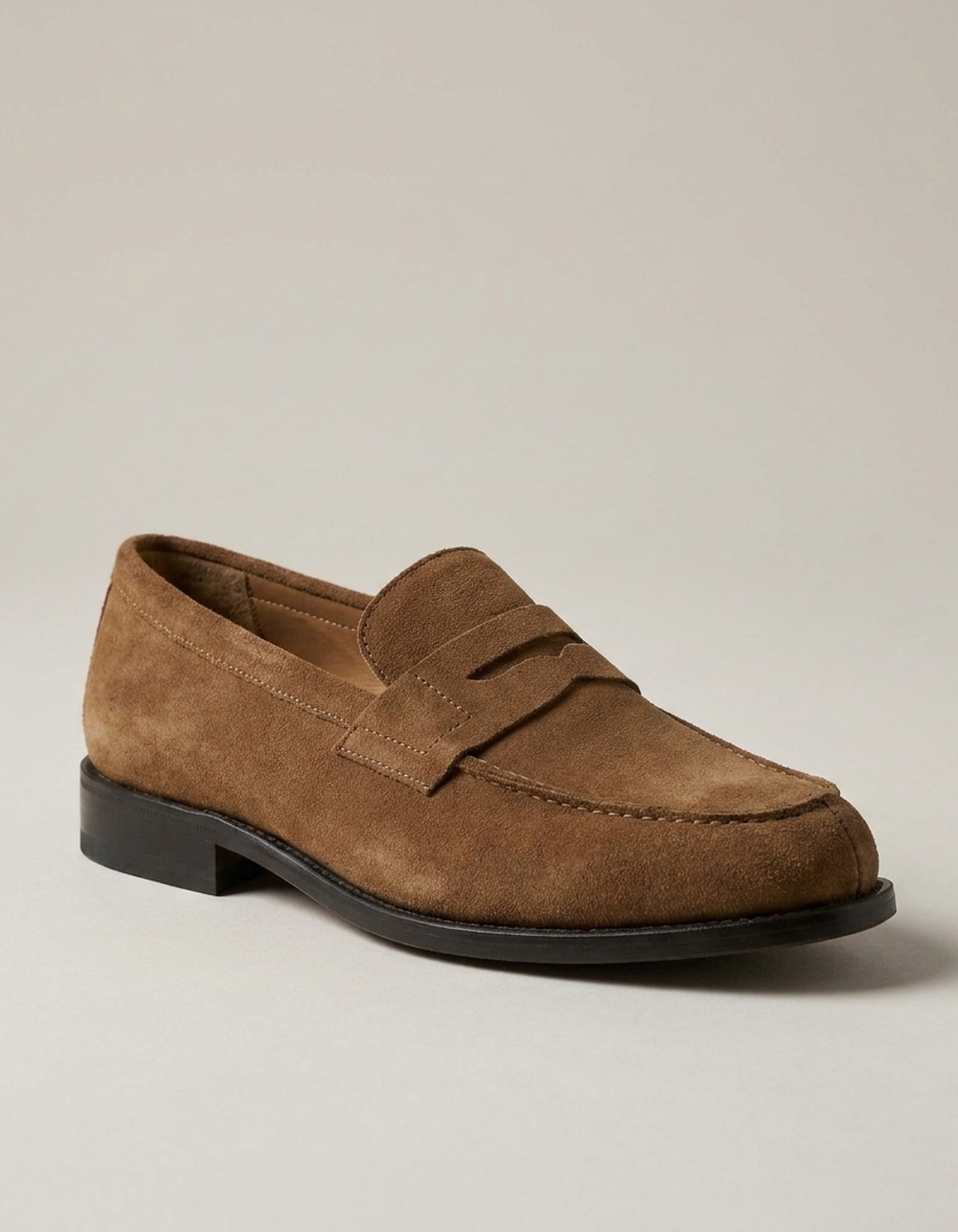 PLUXSTYLE::numise::classic-penny-loafers::closeup-hero