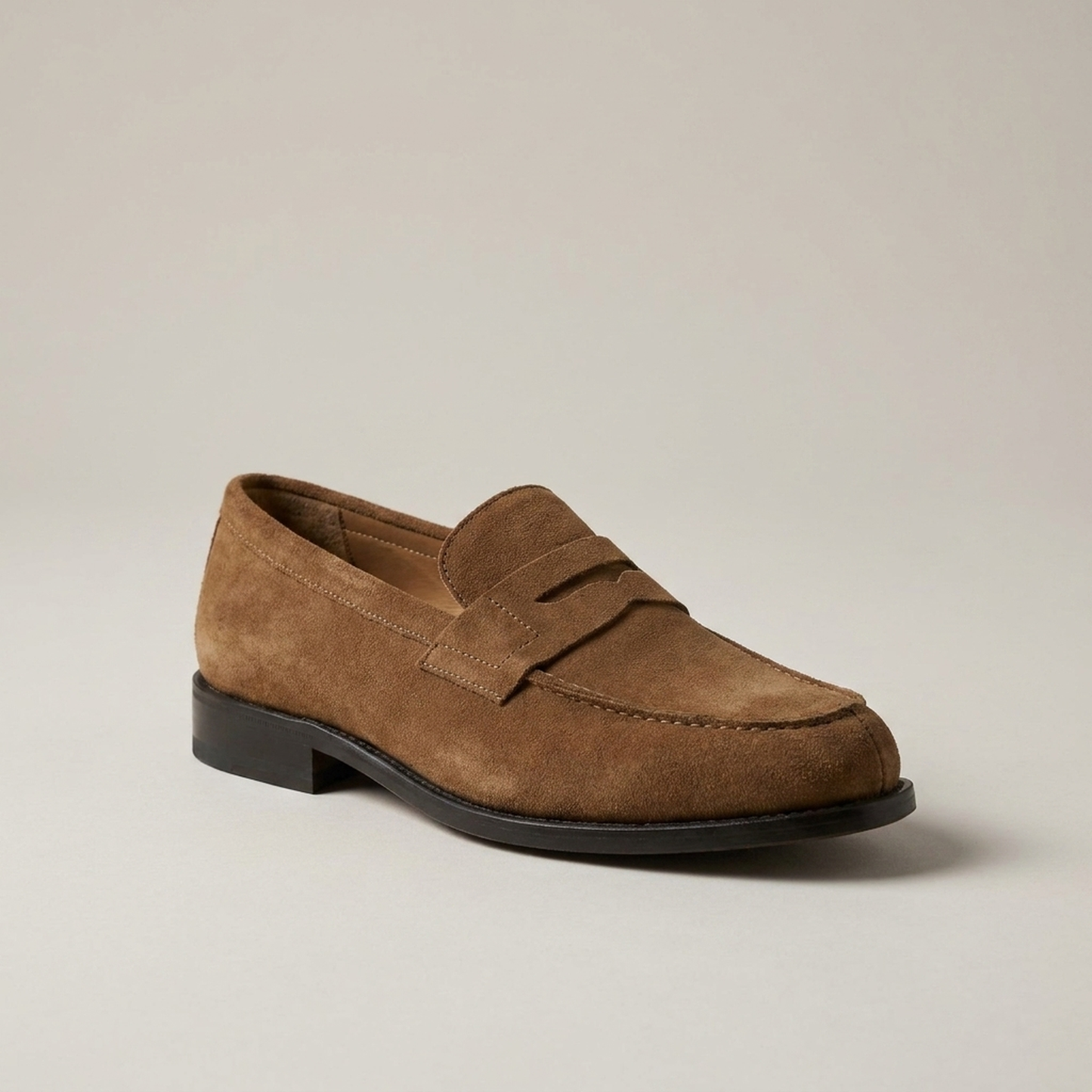 PLUXSTYLE::numise::classic-penny-loafers::closeup-hero