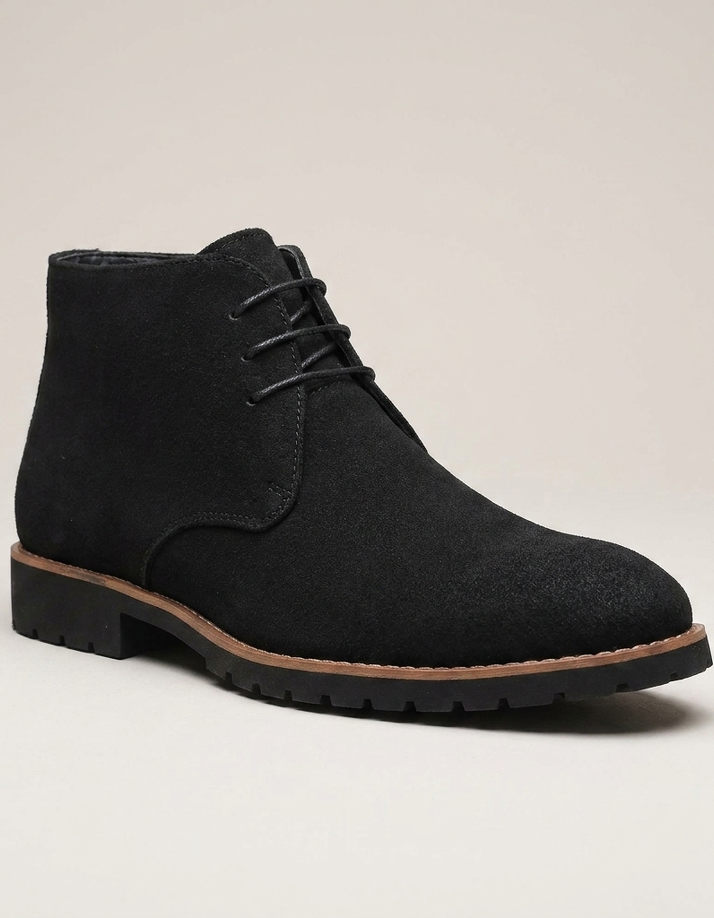 PLUXSTYLE::numise::mens-relaxed-ankle-boots::closeup-hero