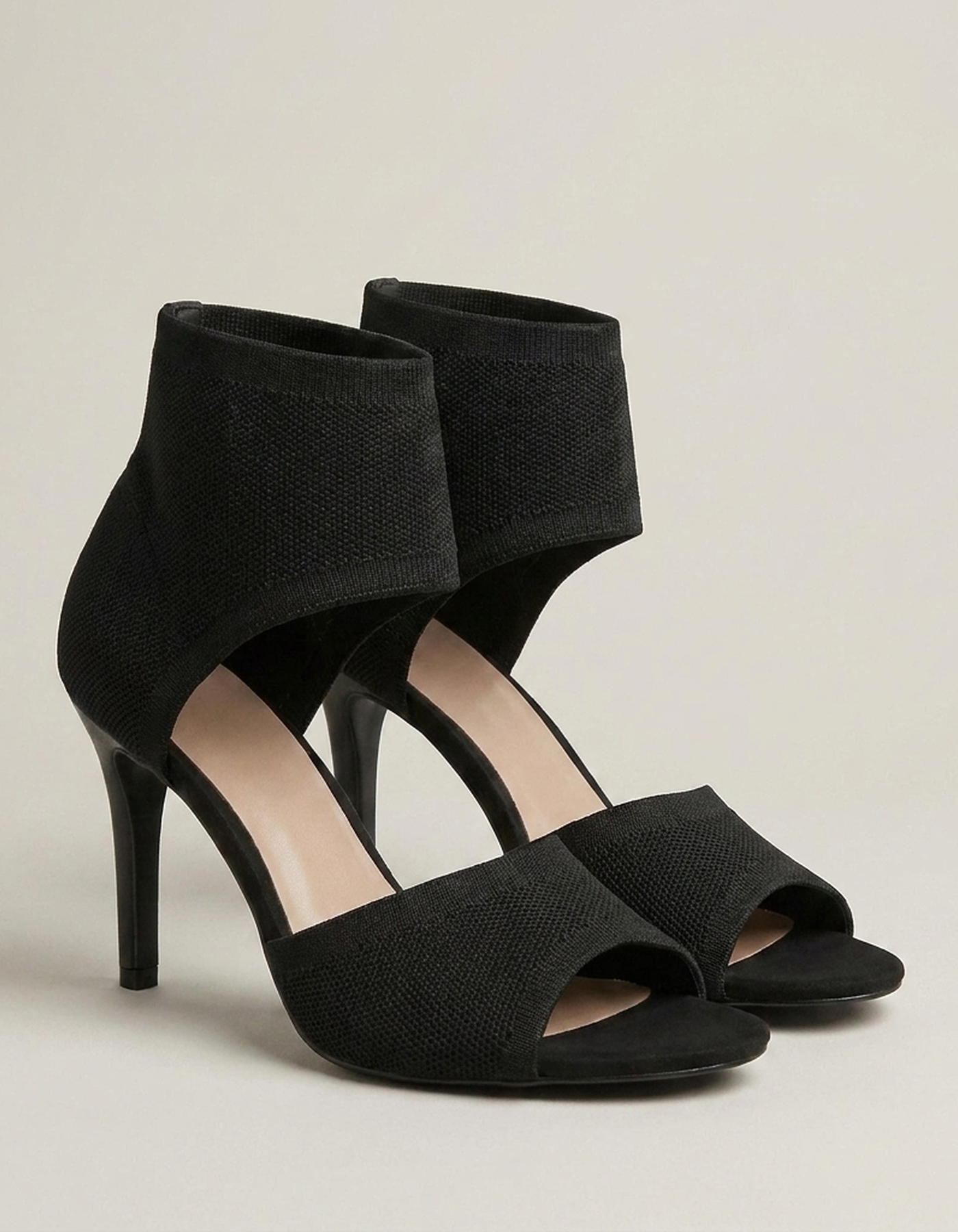 PLUXSTYLE::numise::womens-pointed-toe-zip-ankle-boots::closeup-detail