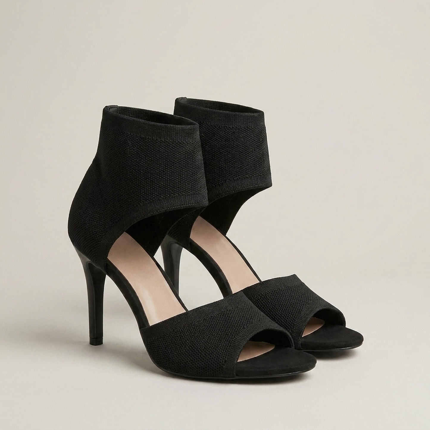 PLUXSTYLE::numise::womens-pointed-toe-zip-ankle-boots::closeup-detail