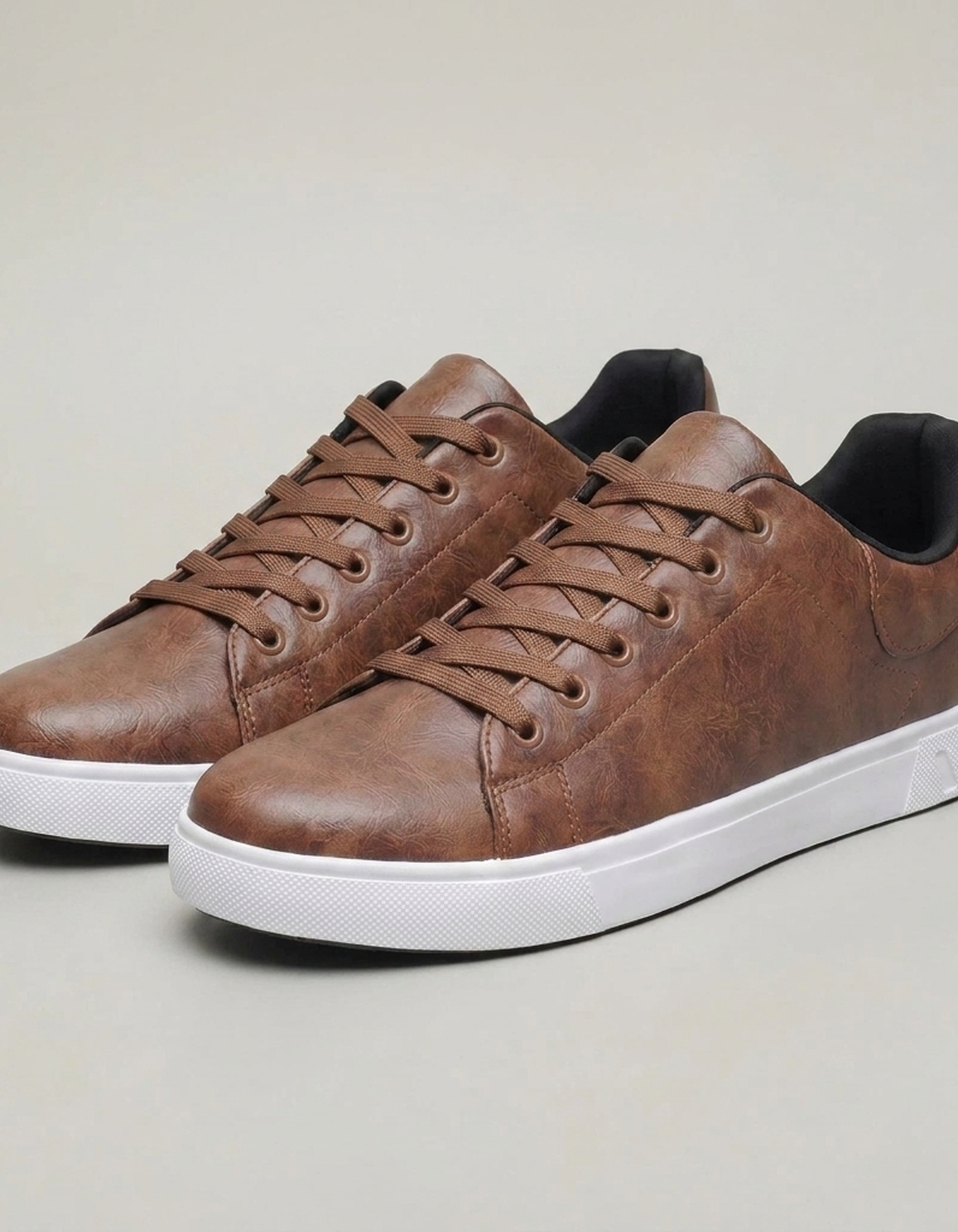 PLUXSTYLE::numise::mens-everyday-lace-up-sneakers::closeup-detail