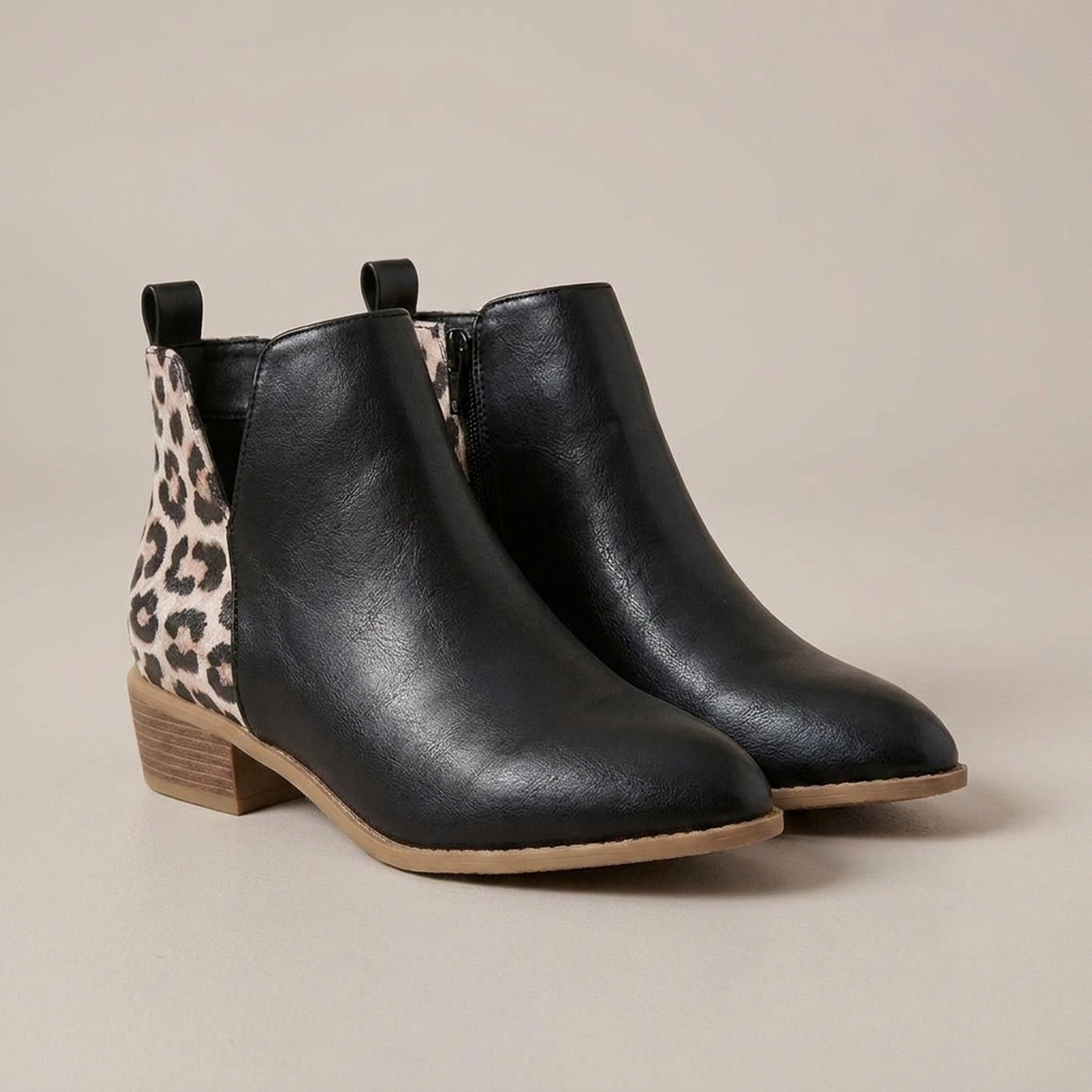 PLUXSTYLE::numise::womens-low-heel-side-zip-boots::closeup-detail
