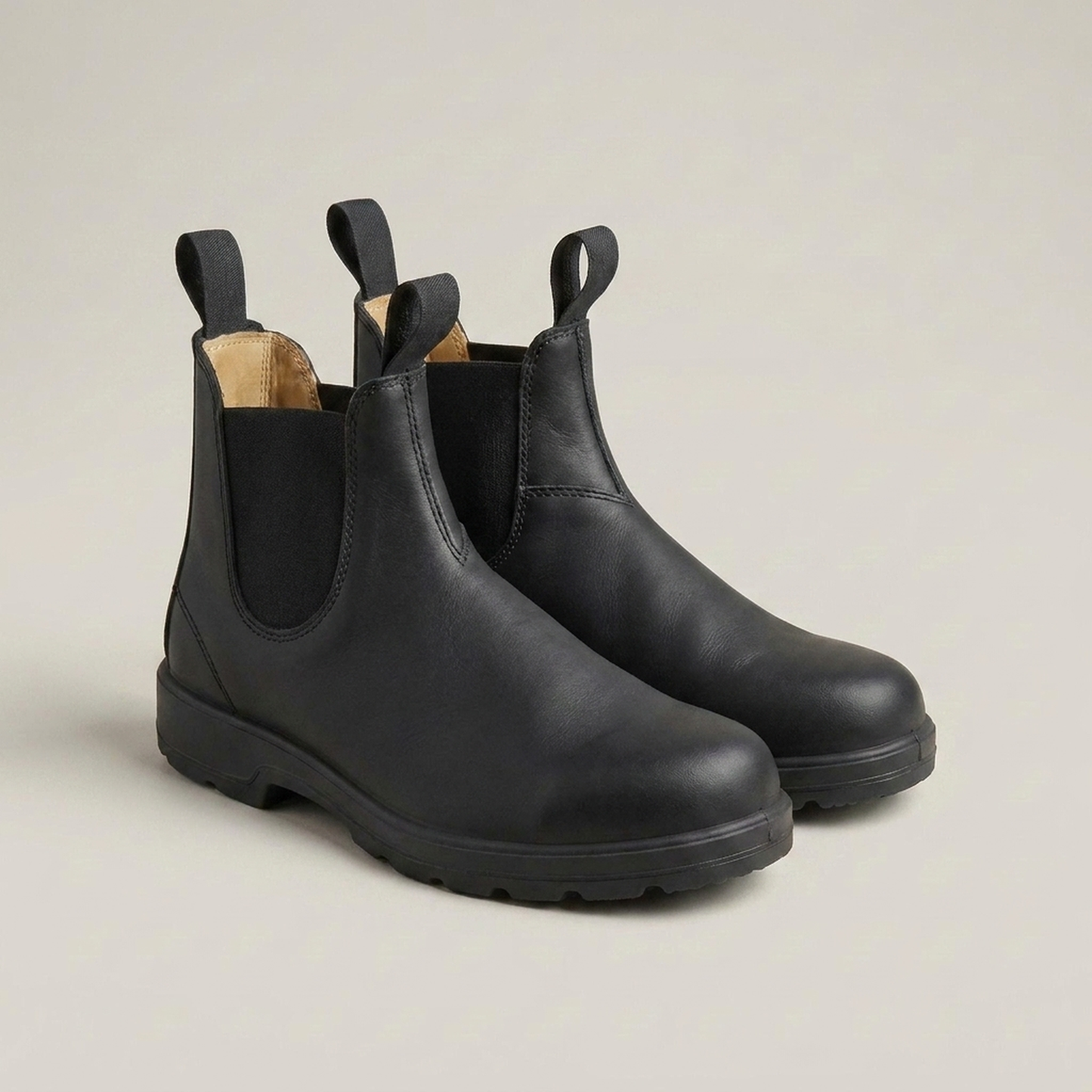 PLUXSTYLE::numise::pull-tab-chelsea-boots::closeup-detail