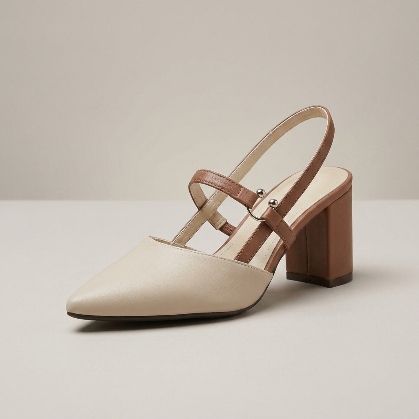 PLUXSTYLE::numise::pointed-toe-slingback-footwear::closeup-hero