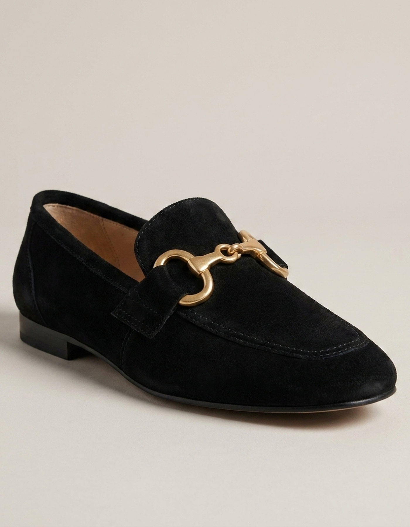 PLUXSTYLE::numise::camila-horsebit-loafers::closeup-hero