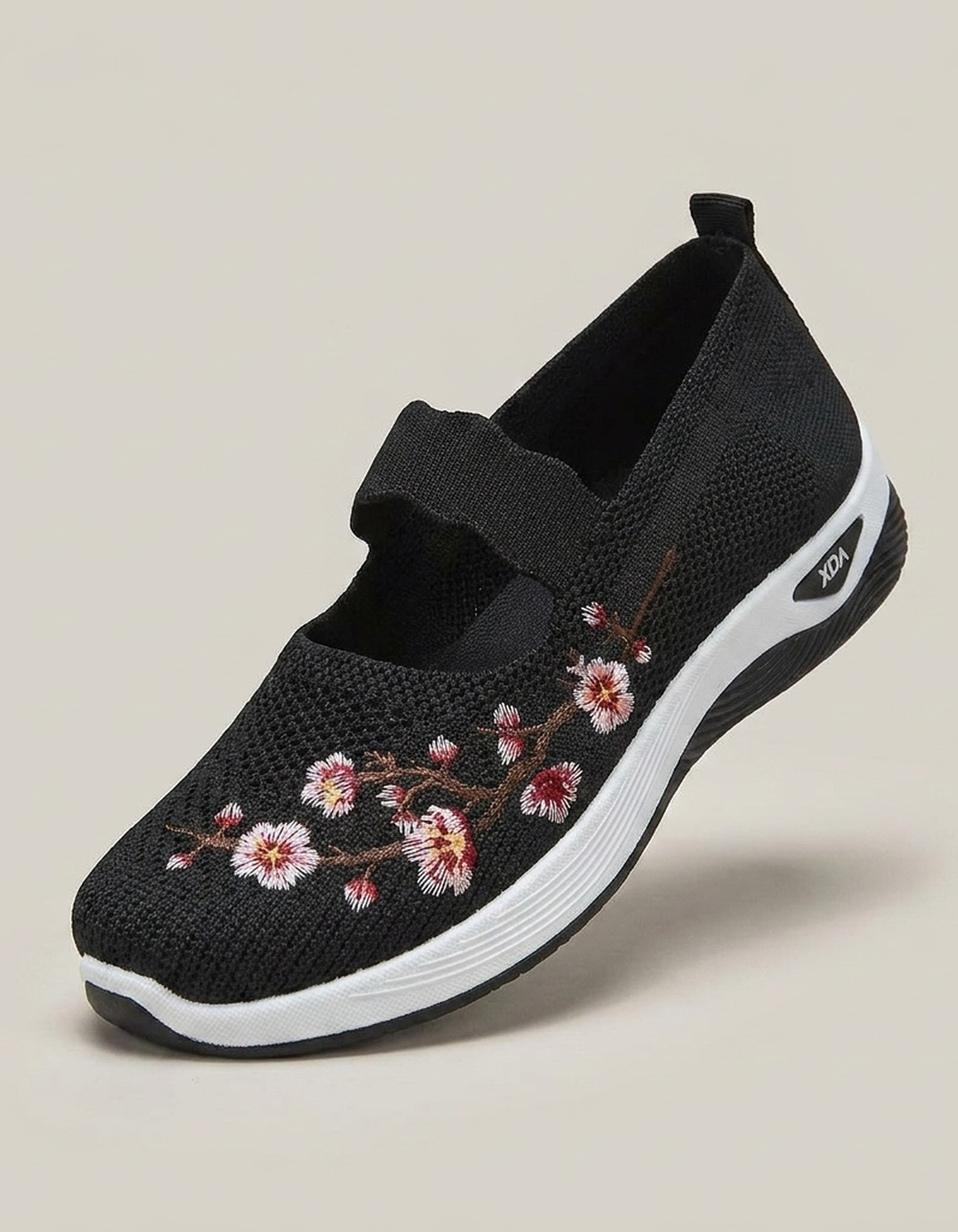 PLUXSTYLE::numise::strap-detail-ballet-footwear::closeup-hero