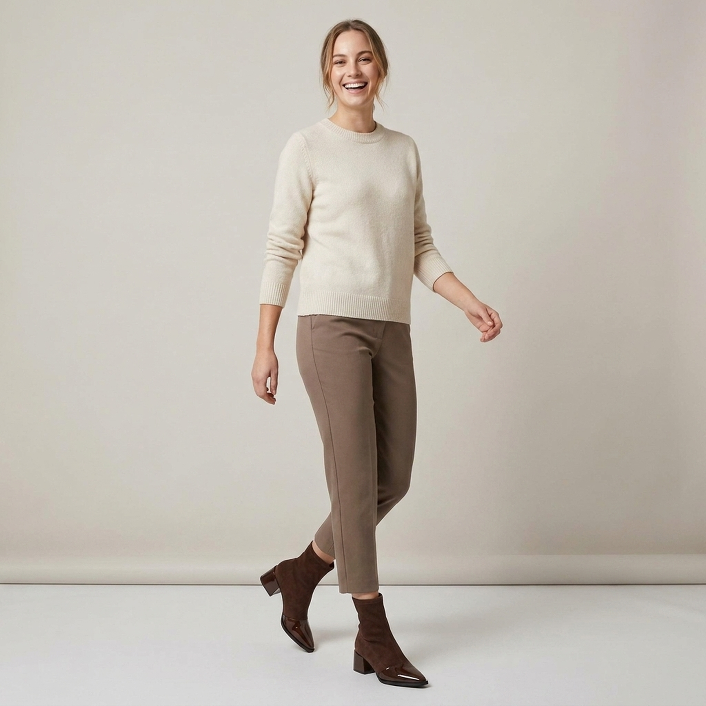 PLUXSTYLE::numise::gloss-detail-block-heel-ankle-boots::zoom-out