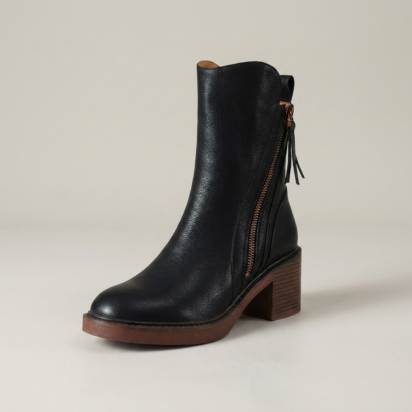 PLUXSTYLE::numise::amelie-classic-ankle-boots::closeup-hero