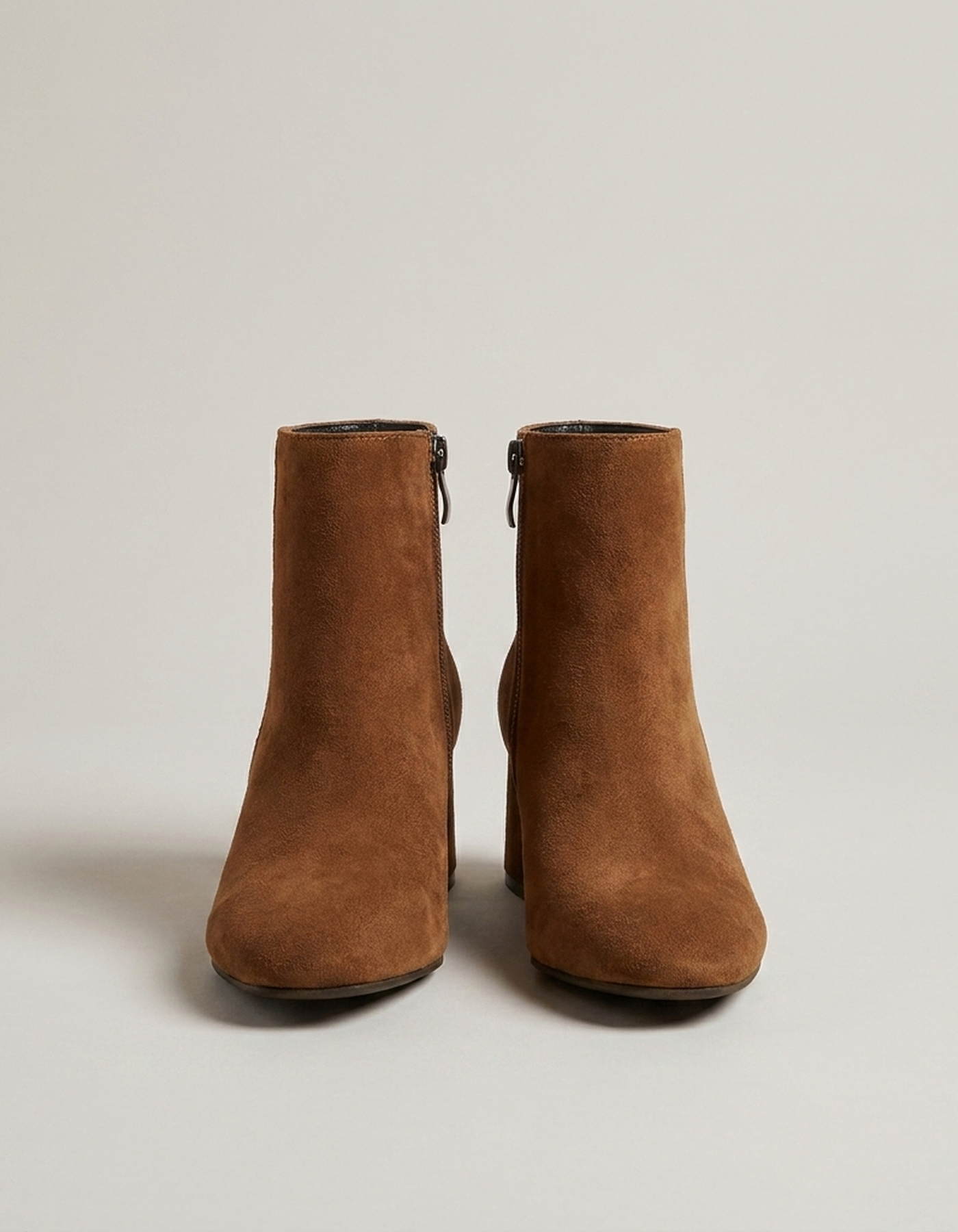 PLUXSTYLE::numise::pointed-toe-block-heel-ankle-boots::pack-brown
