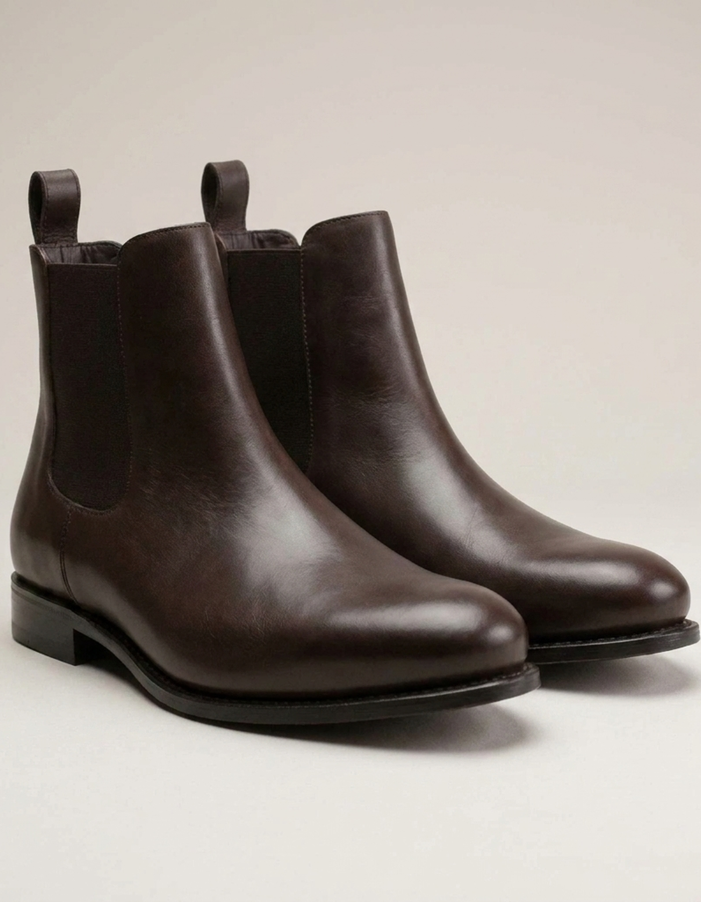 PLUXSTYLE::numise::mens-dark-brown-chelsea-boots-1::closeup-detail