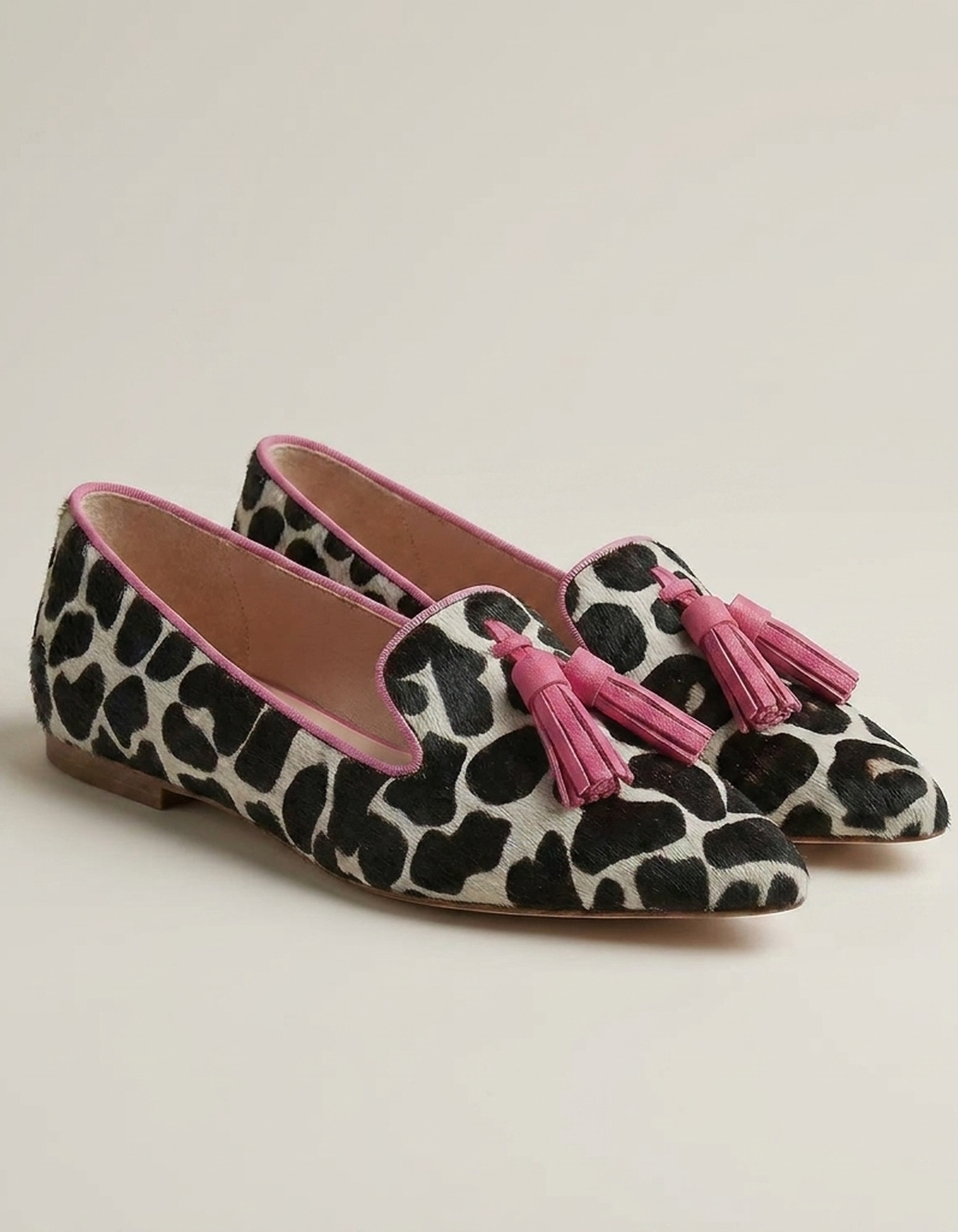 PLUXSTYLE::numise::alexis-pointed-toe-tassel-loafers::closeup-detail