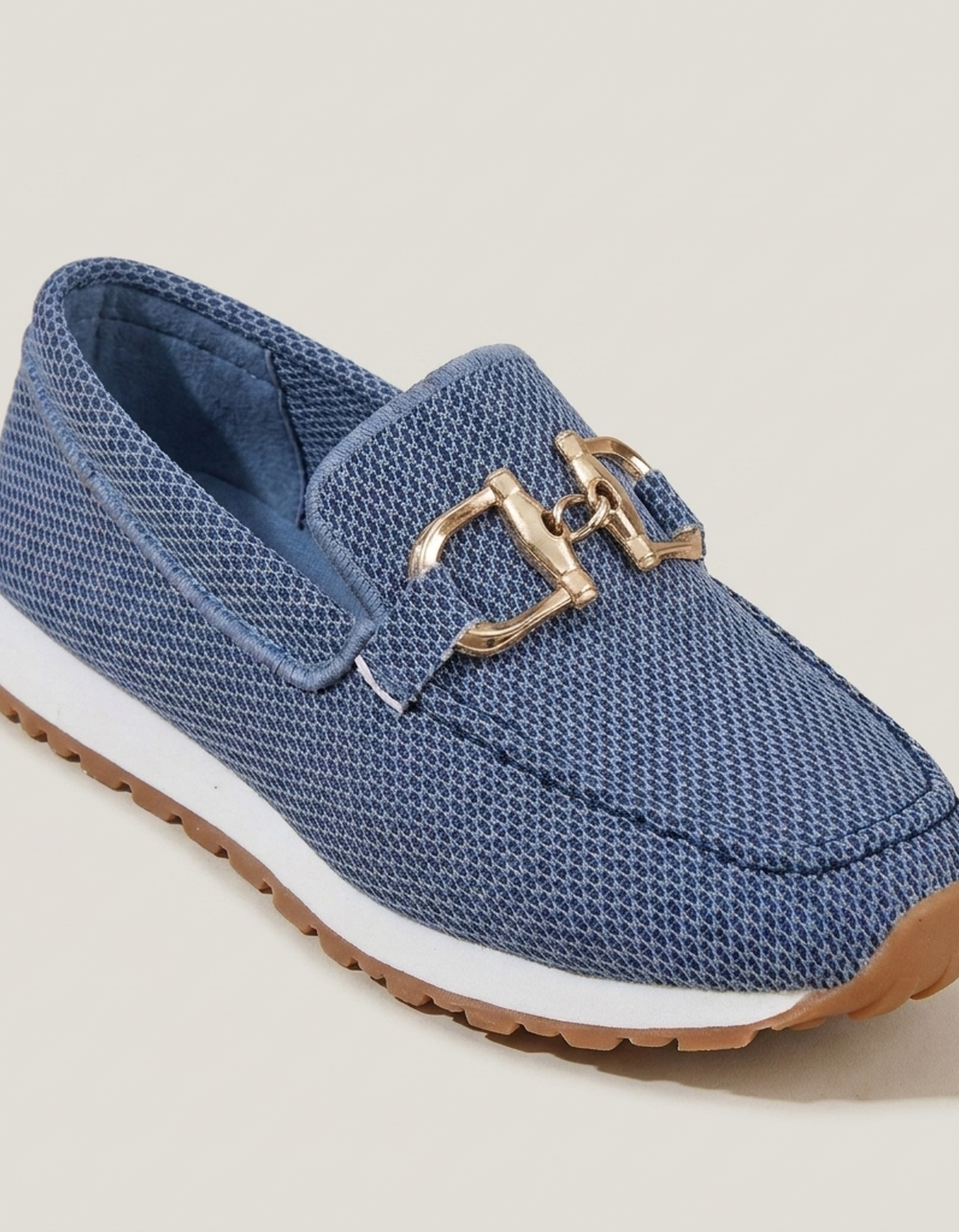 PLUXSTYLE::numise::womens-buckle-comfort-footwear::closeup-hero