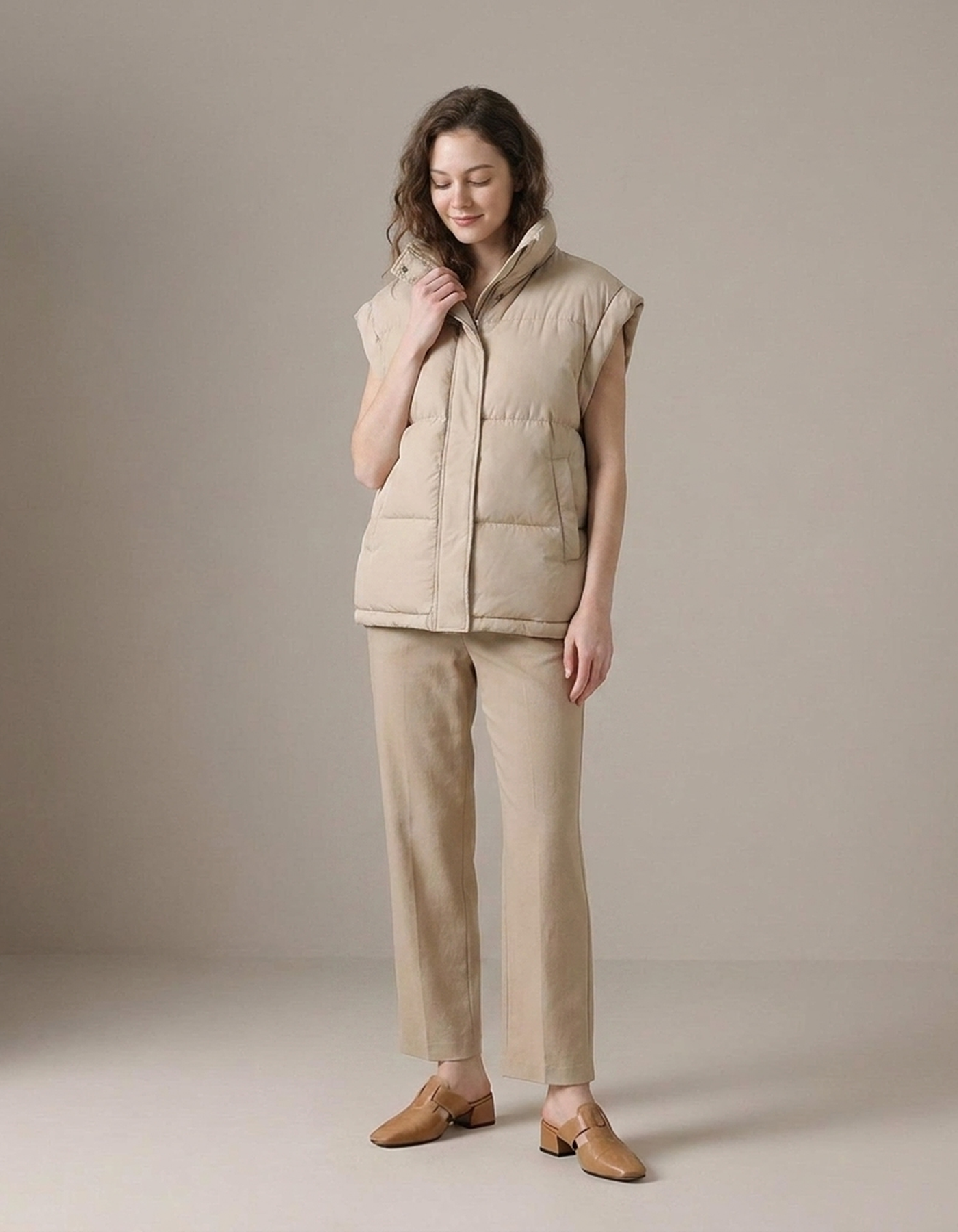 PLUXSTYLE::numise::stella-sleeveless-parka::front